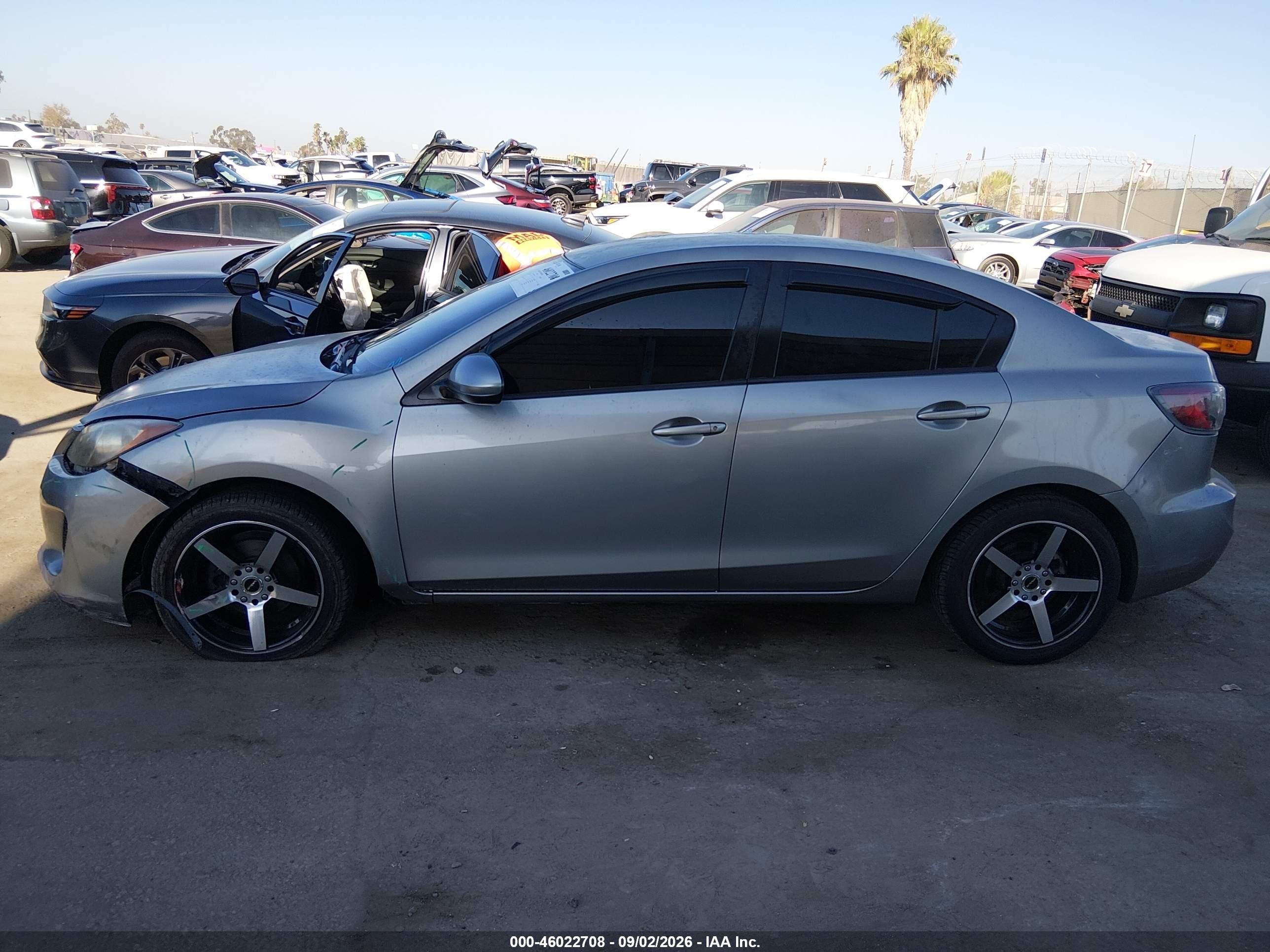 2013 Mazda Mazda3 I Sv Gray vin: JM1BL1TGXD1734675