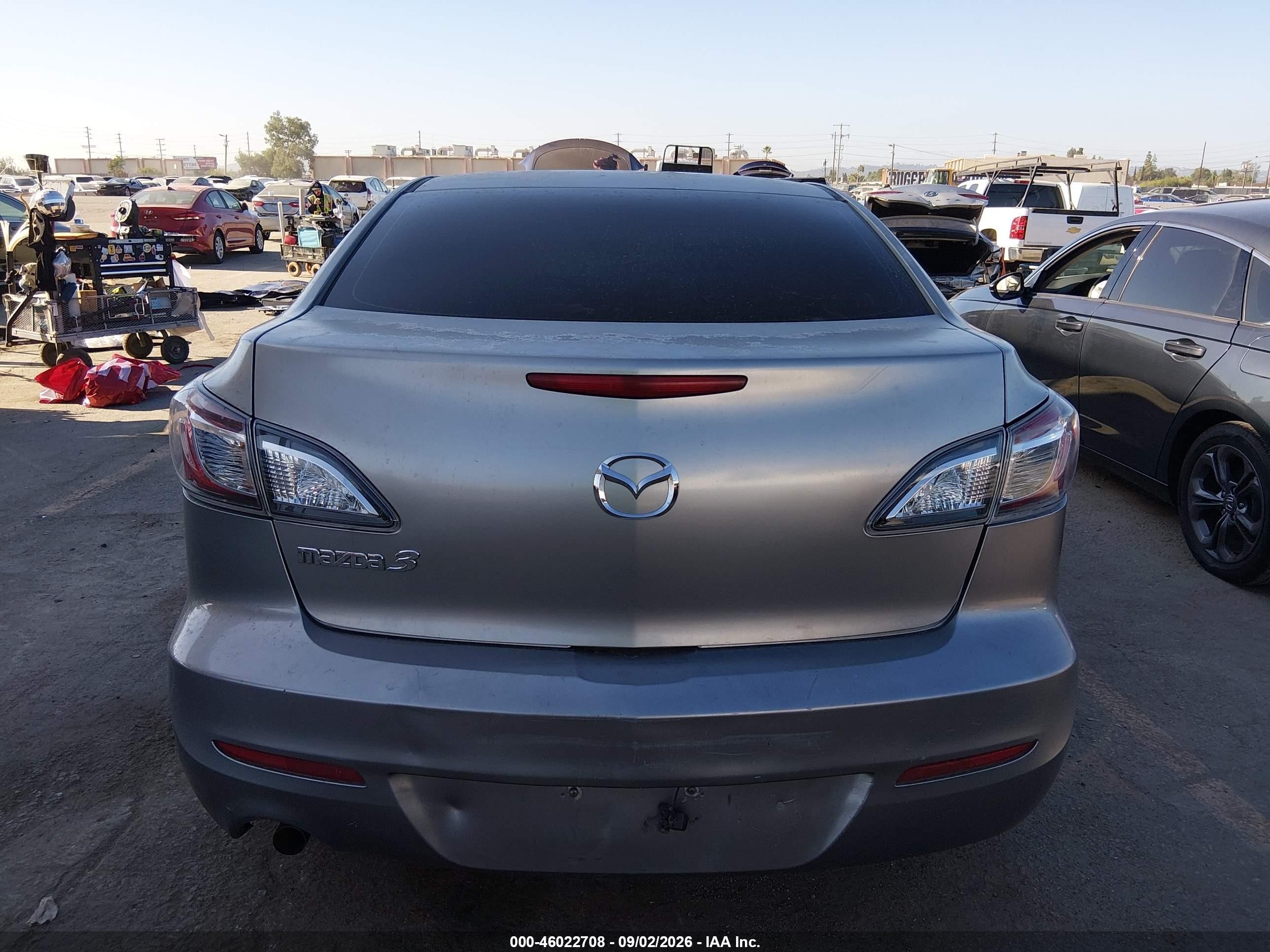 2013 Mazda Mazda3 I Sv Gray vin: JM1BL1TGXD1734675