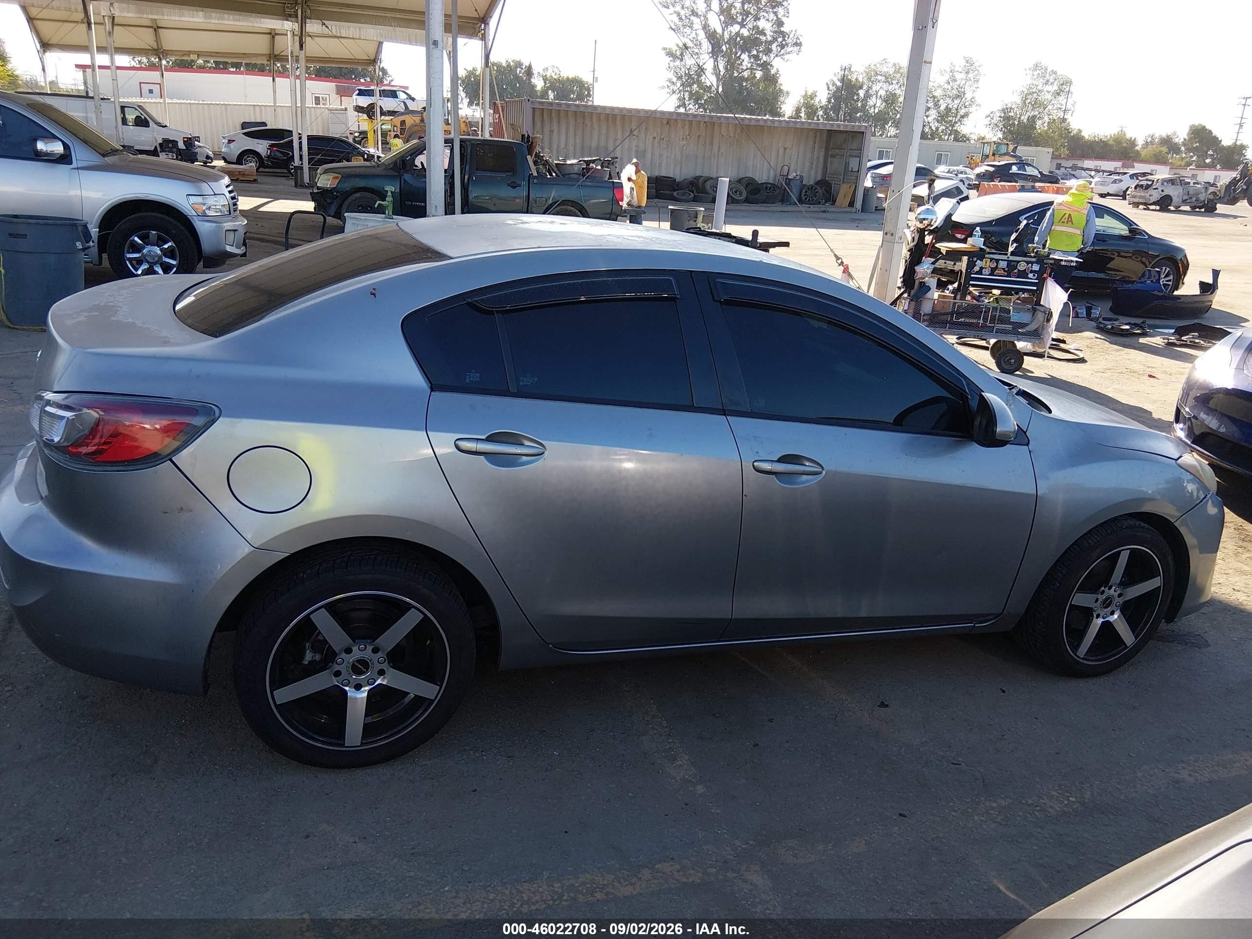2013 Mazda Mazda3 I Sv Gray vin: JM1BL1TGXD1734675