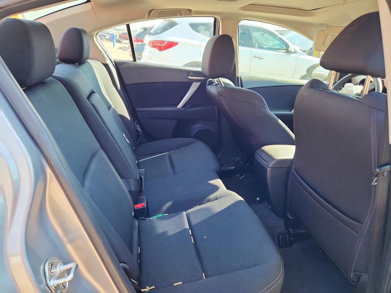 2011 Mazda 3 S Серебряный vin: JM1BL1U52B1405771