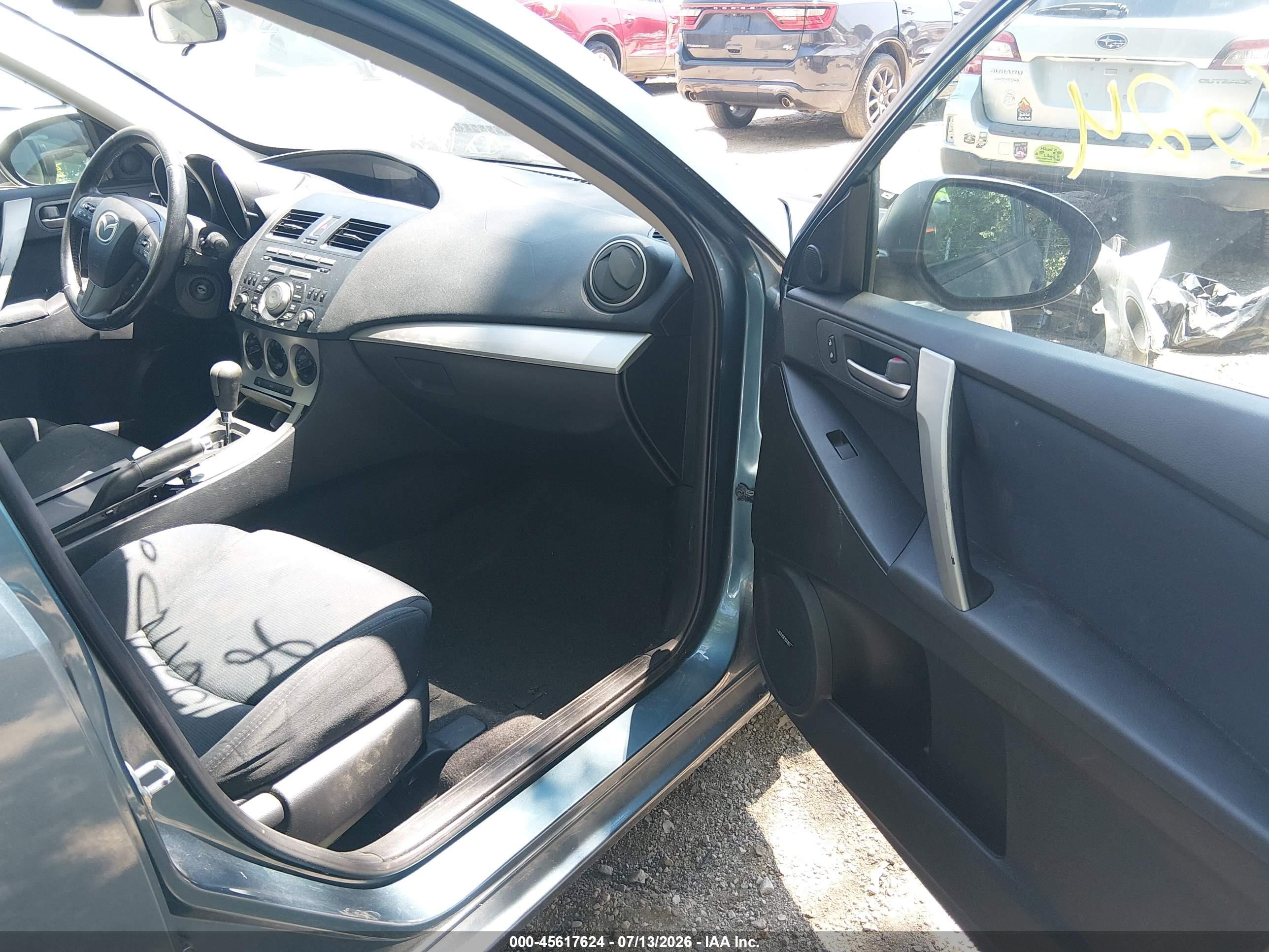 2011 Mazda Mazda3 S Sport Light Blue vin: JM1BL1U58B1363803