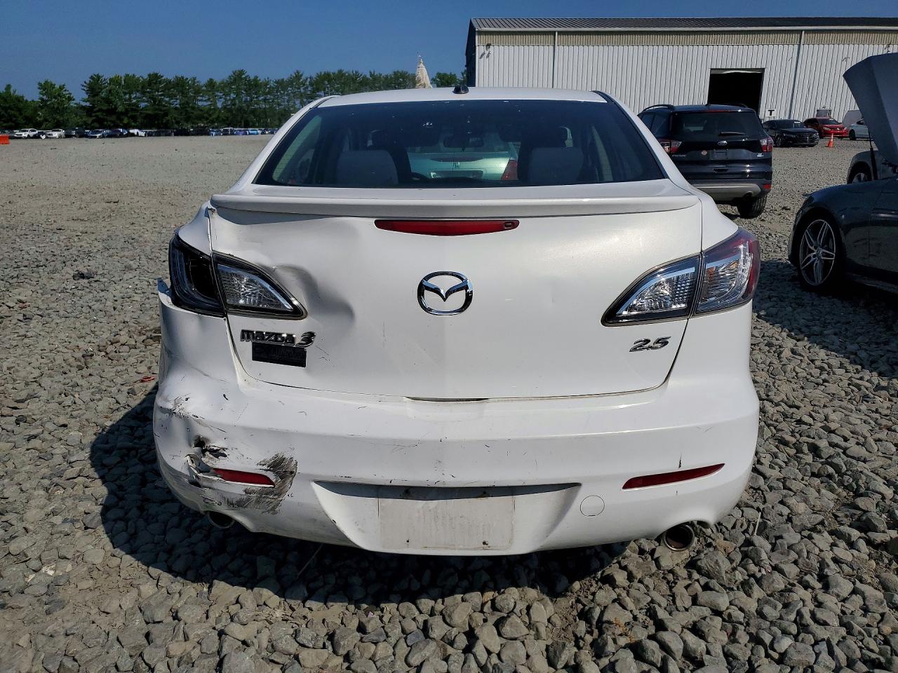 2011 Mazda 3 S White vin: JM1BL1U66B1398297