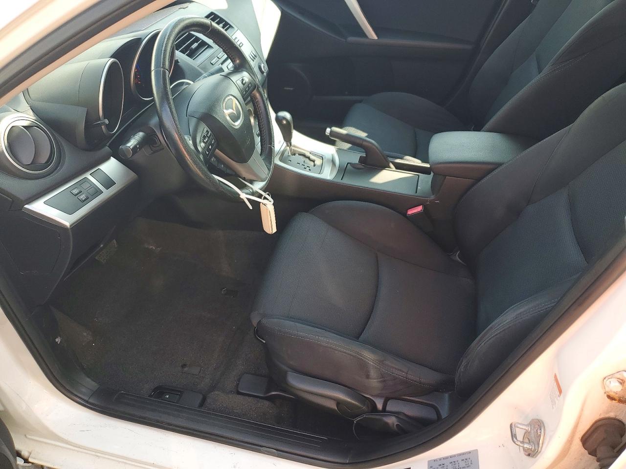 2011 Mazda 3 S White vin: JM1BL1U66B1398297