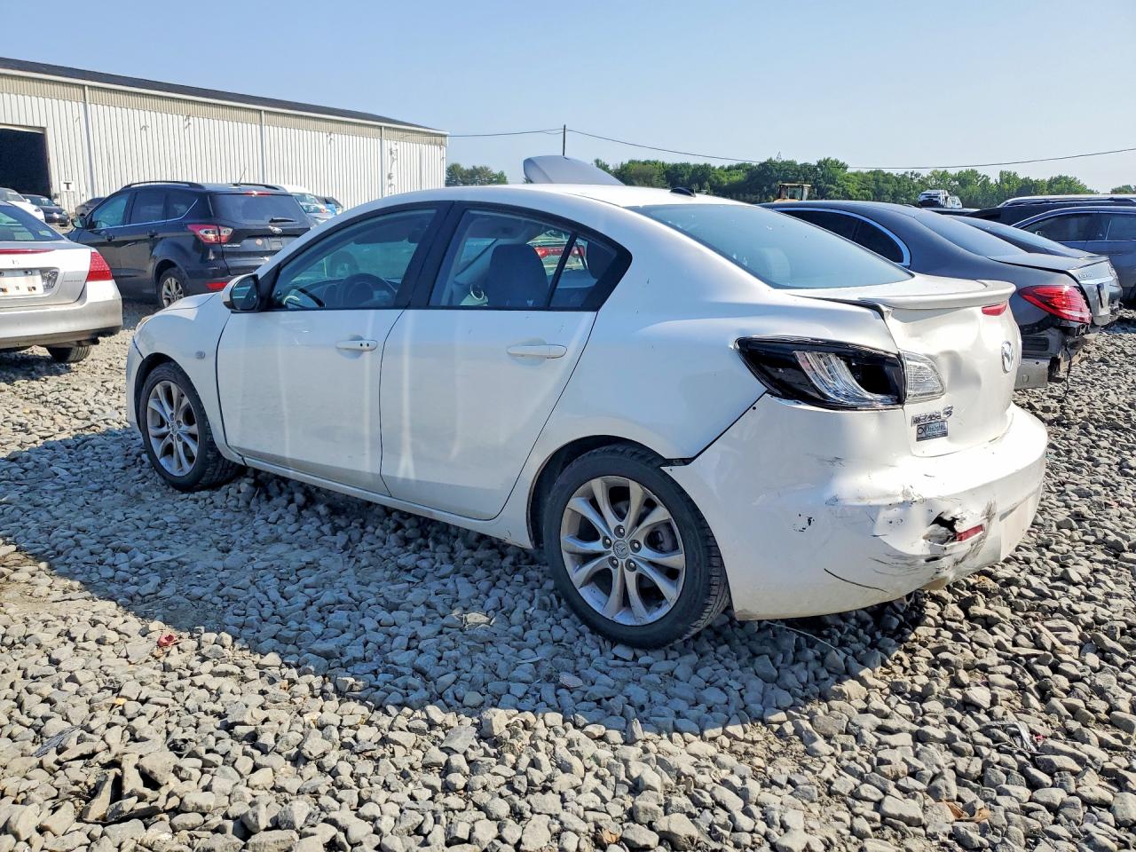 2011 Mazda 3 S White vin: JM1BL1U66B1398297
