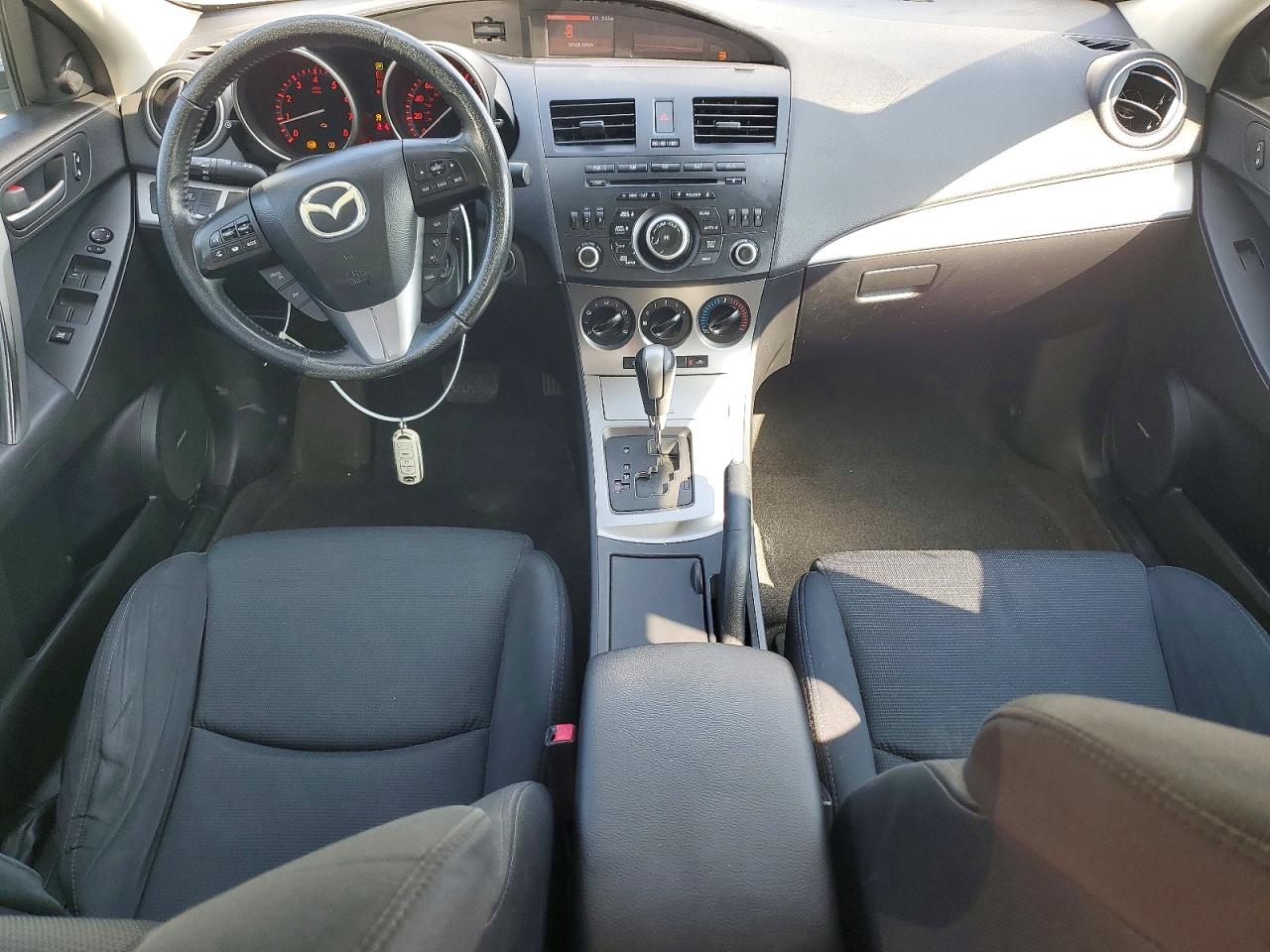 2011 Mazda 3 S White vin: JM1BL1U66B1398297