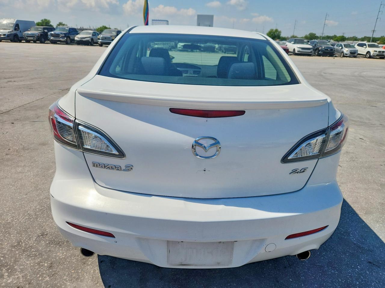 2011 Mazda 3 S White vin: JM1BL1U6XB1481375