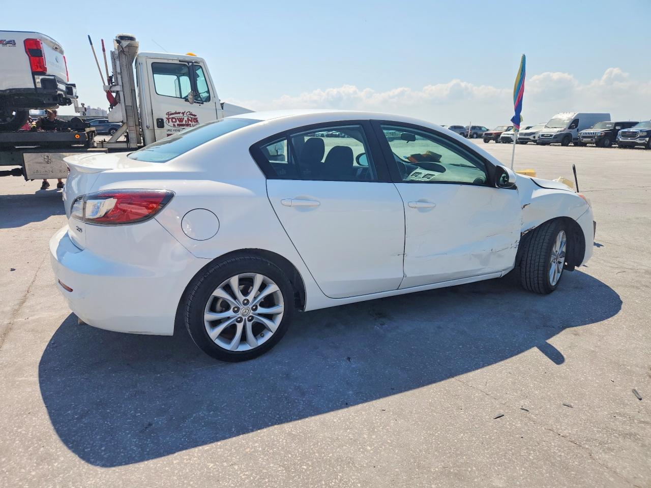 2011 Mazda 3 S White vin: JM1BL1U6XB1481375