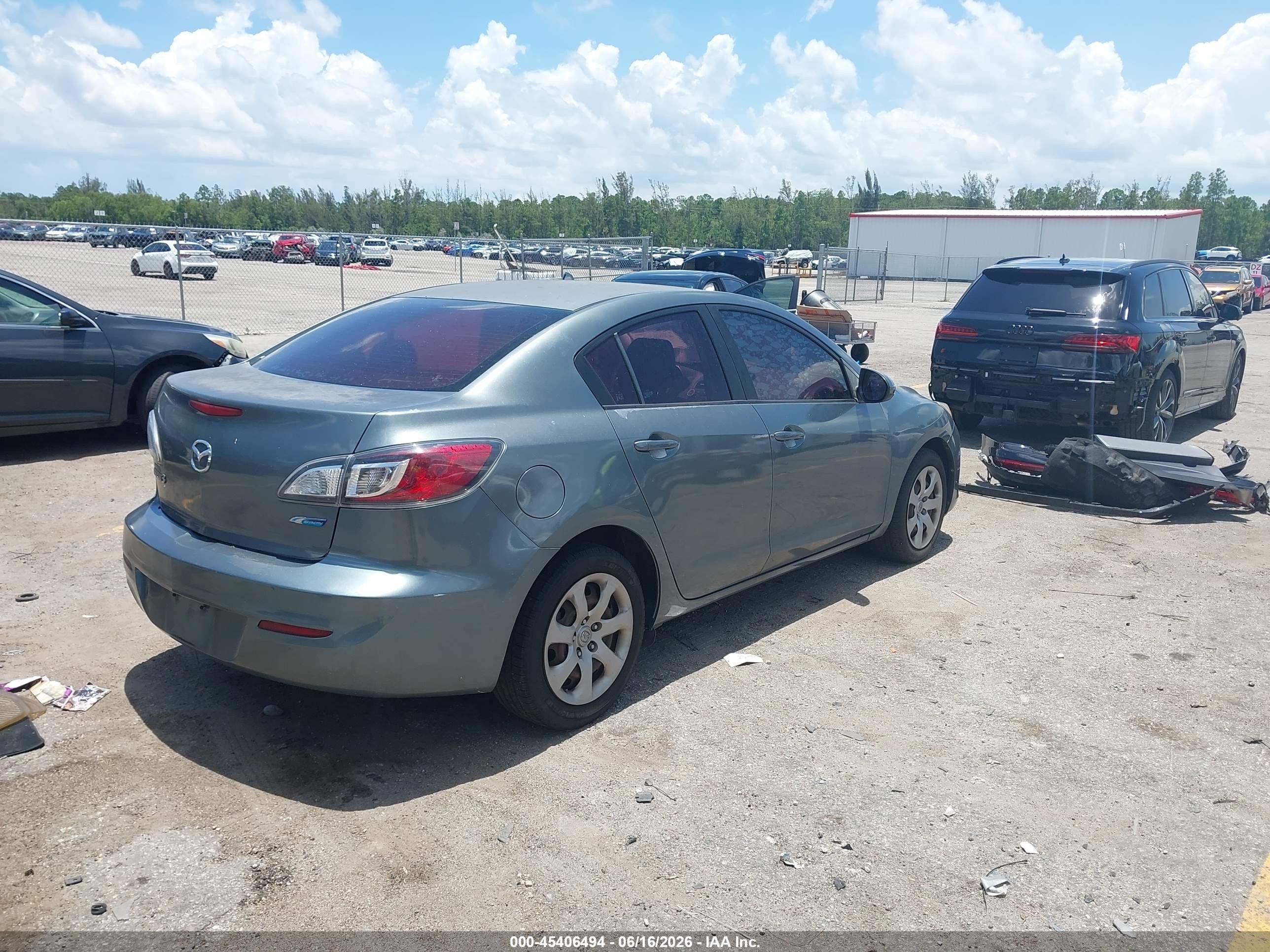 2013 Mazda Mazda3 I Sport Light Blue vin: JM1BL1U70D1705748