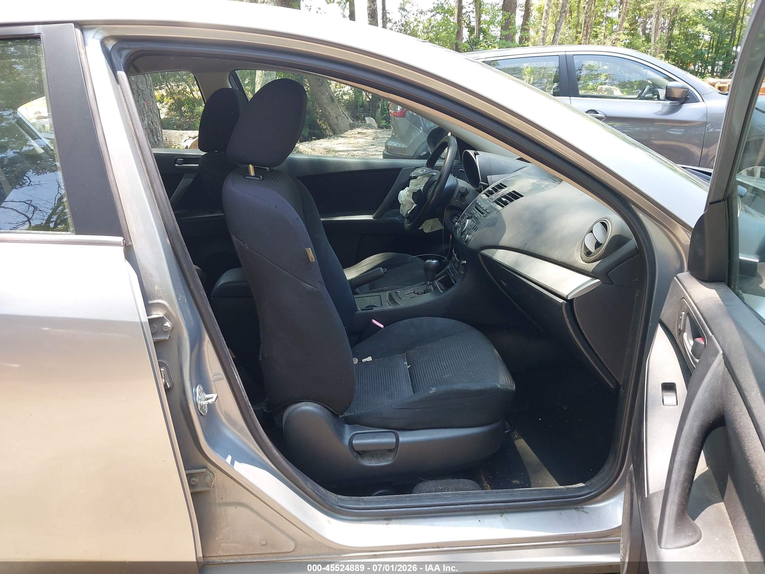 2013 Mazda Mazda3 I Sport Gray vin: JM1BL1U72D1757138