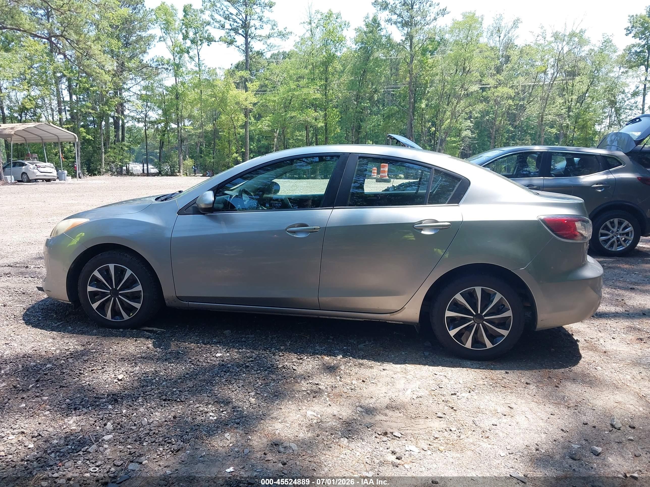 2013 Mazda Mazda3 I Sport Gray vin: JM1BL1U72D1757138