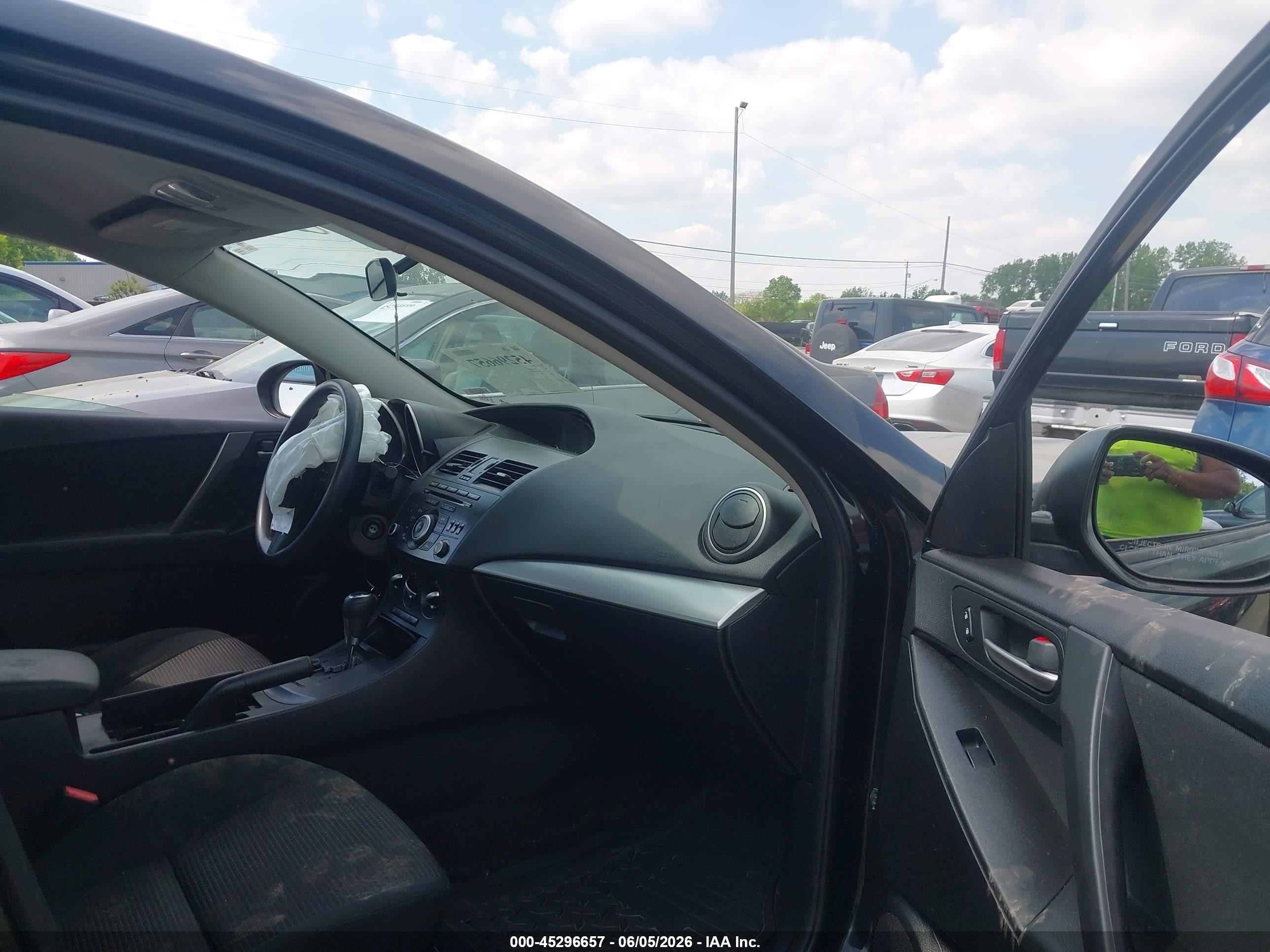 2013 Mazda Mazda3 I Sport Black vin: JM1BL1U72D1830024