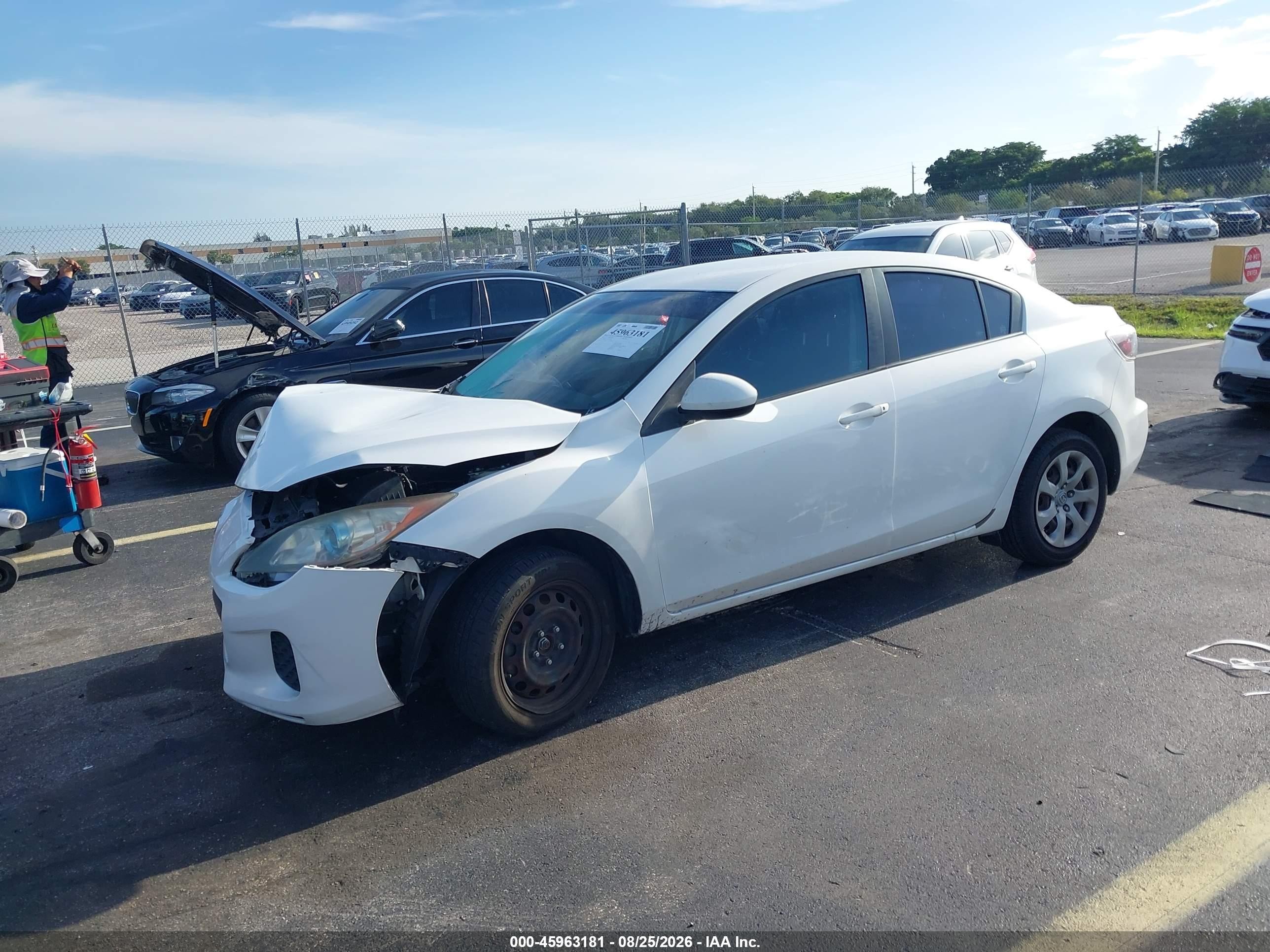 2013 Mazda Mazda3 I Sport White vin: JM1BL1U72D1845204