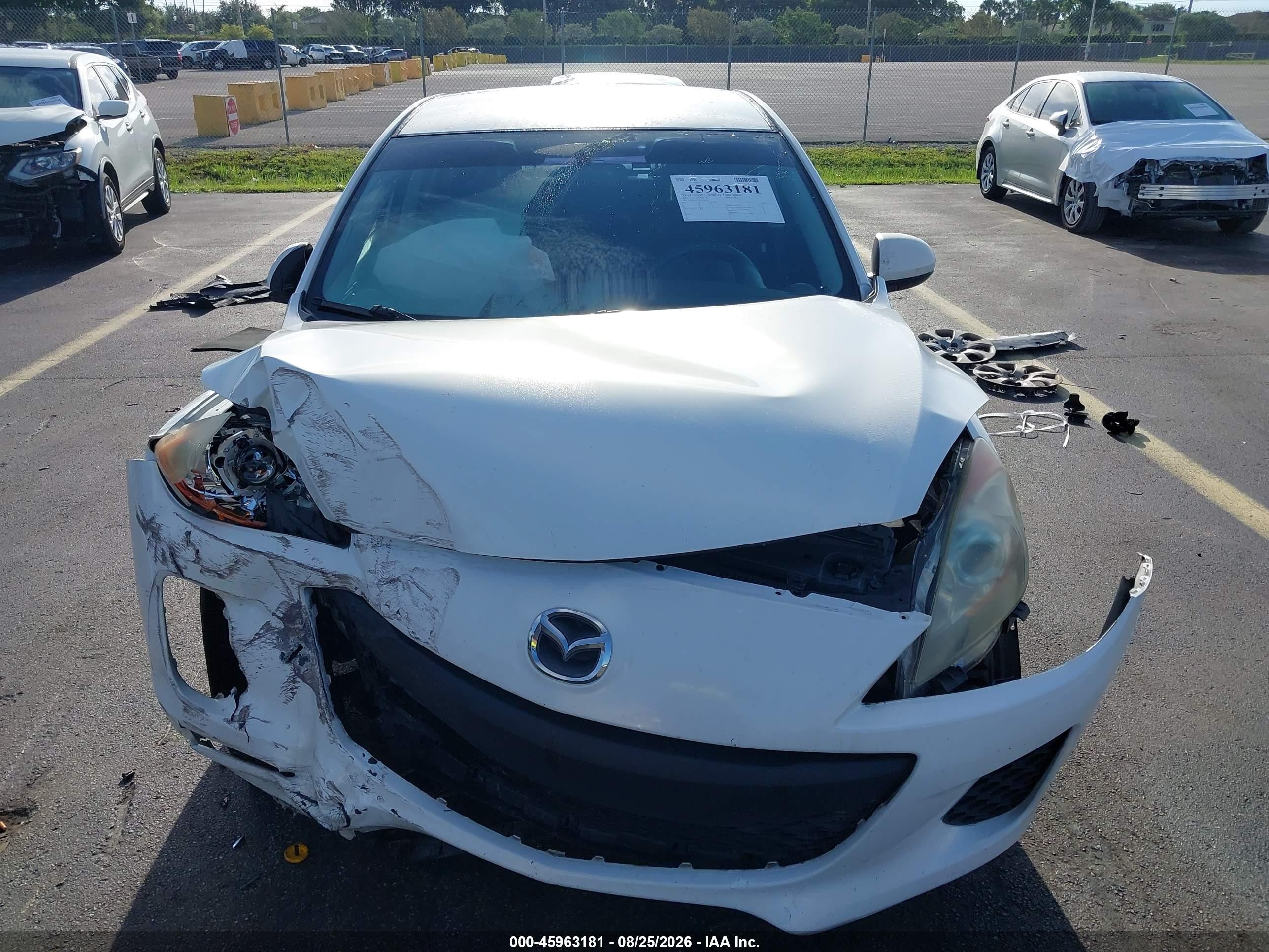 2013 Mazda Mazda3 I Sport White vin: JM1BL1U72D1845204