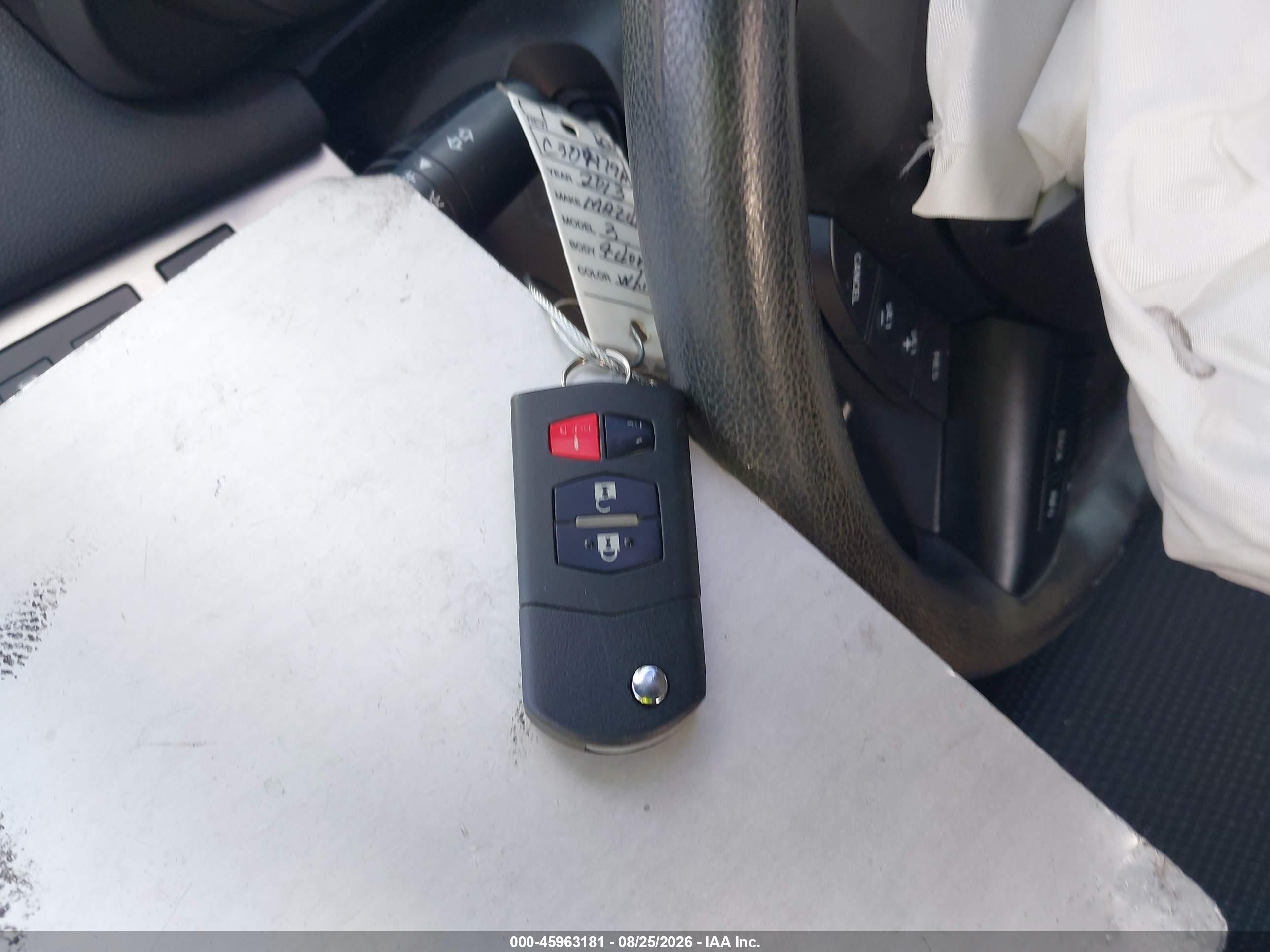 2013 Mazda Mazda3 I Sport White vin: JM1BL1U72D1845204