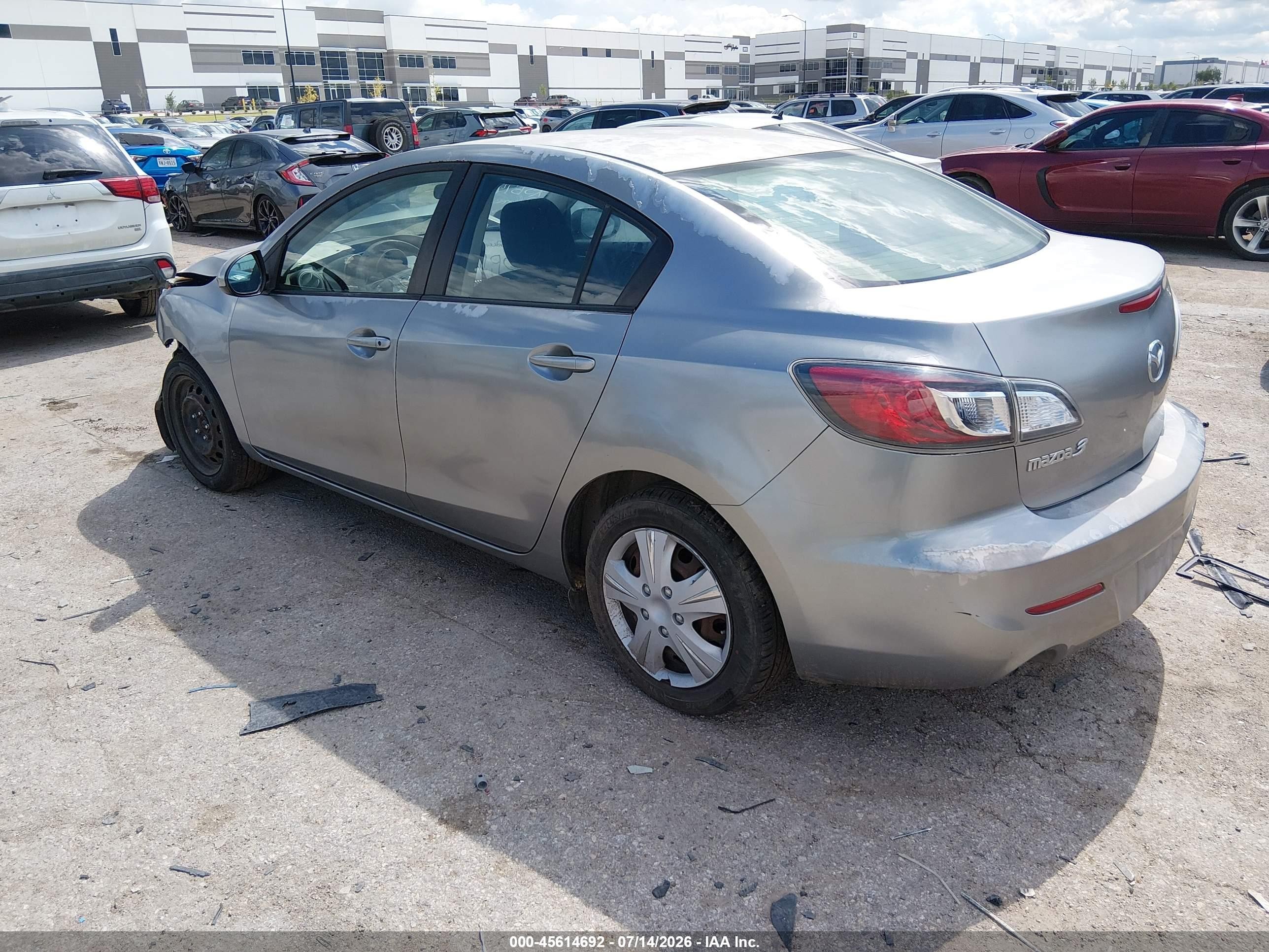 2013 Mazda Mazda3 I Sport Серебряный vin: JM1BL1U75D1760051
