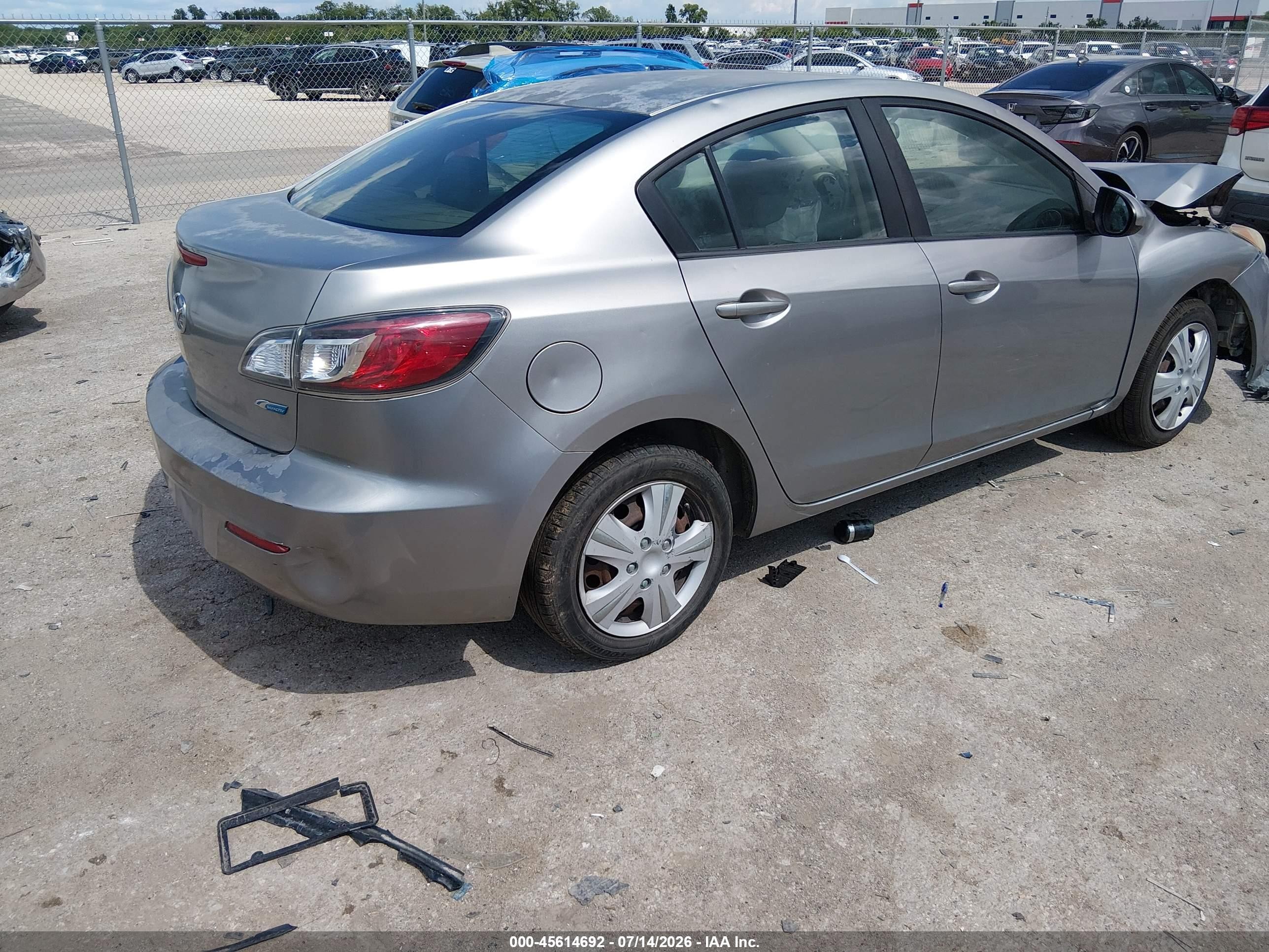 2013 Mazda Mazda3 I Sport Серебряный vin: JM1BL1U75D1760051