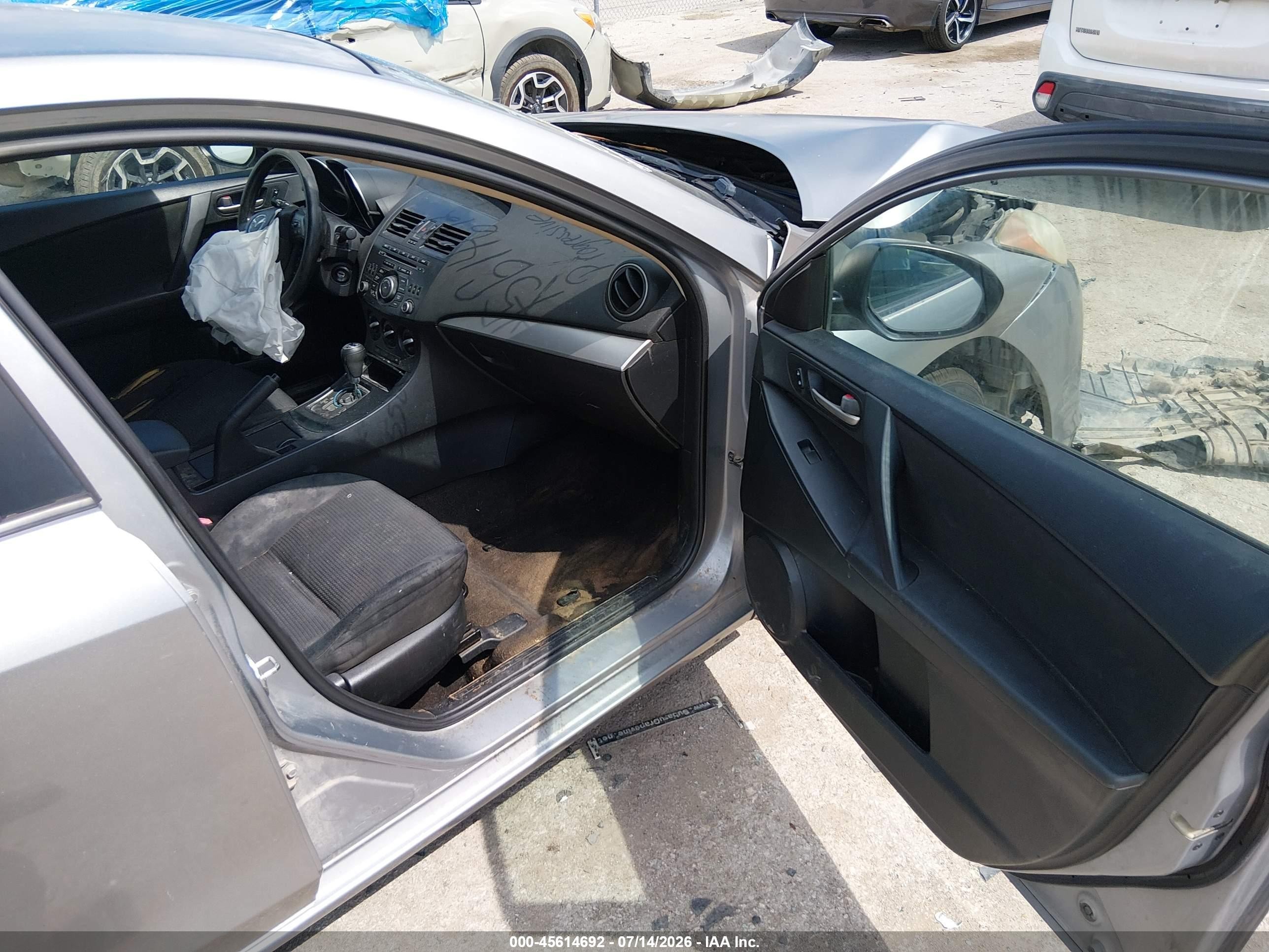 2013 Mazda Mazda3 I Sport Серебряный vin: JM1BL1U75D1760051