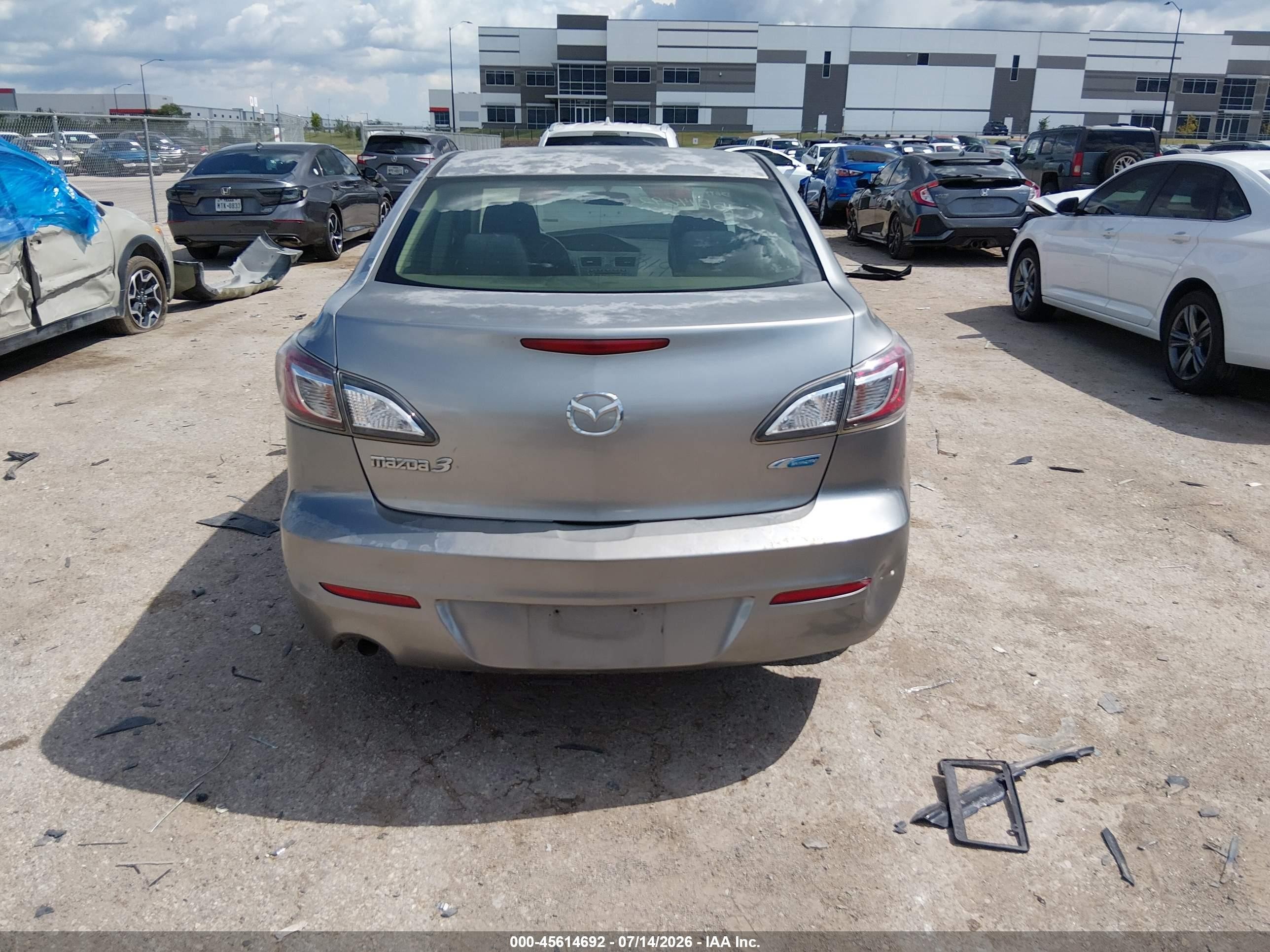 2013 Mazda Mazda3 I Sport Серебряный vin: JM1BL1U75D1760051