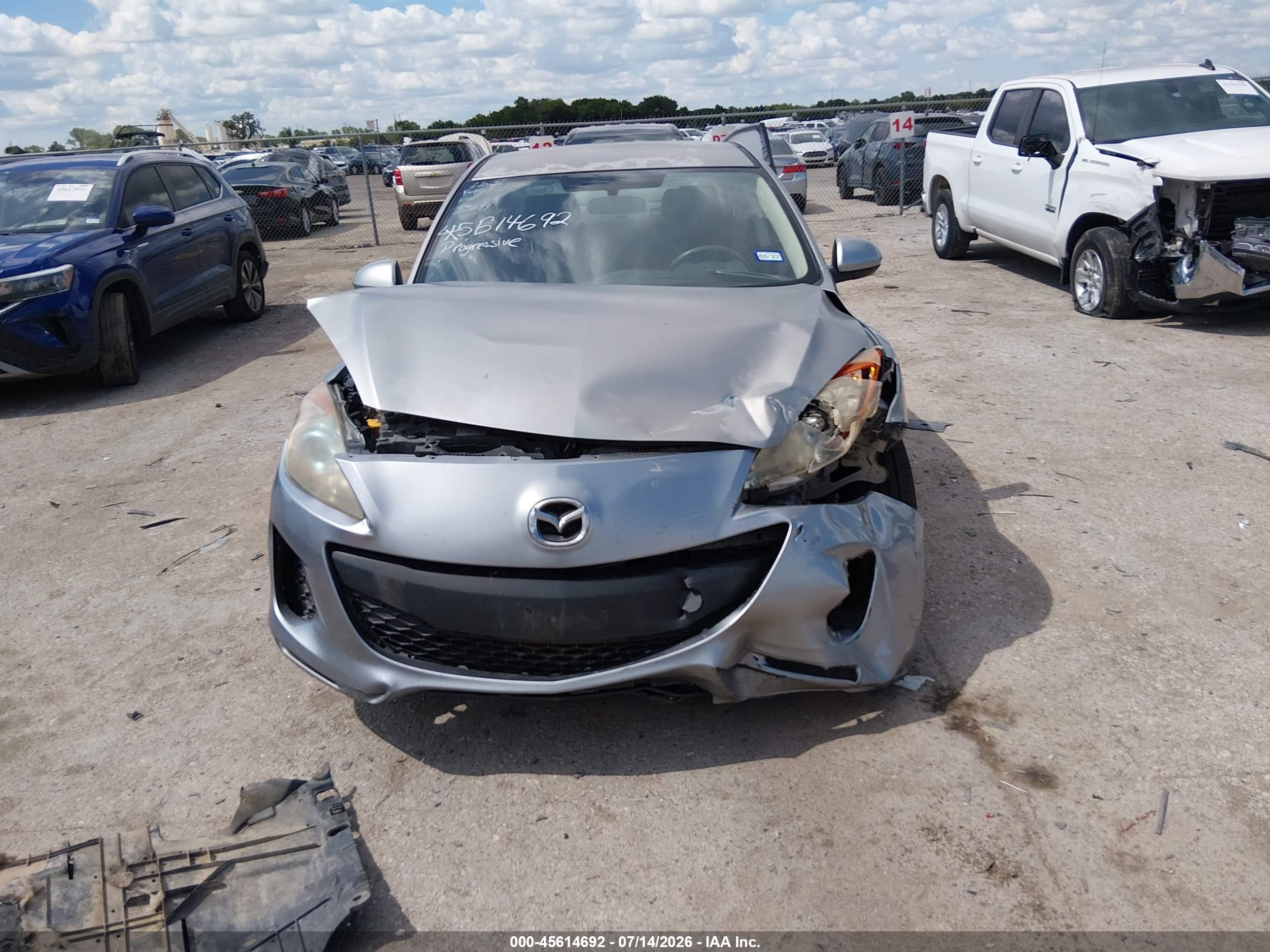 2013 Mazda Mazda3 I Sport Серебряный vin: JM1BL1U75D1760051