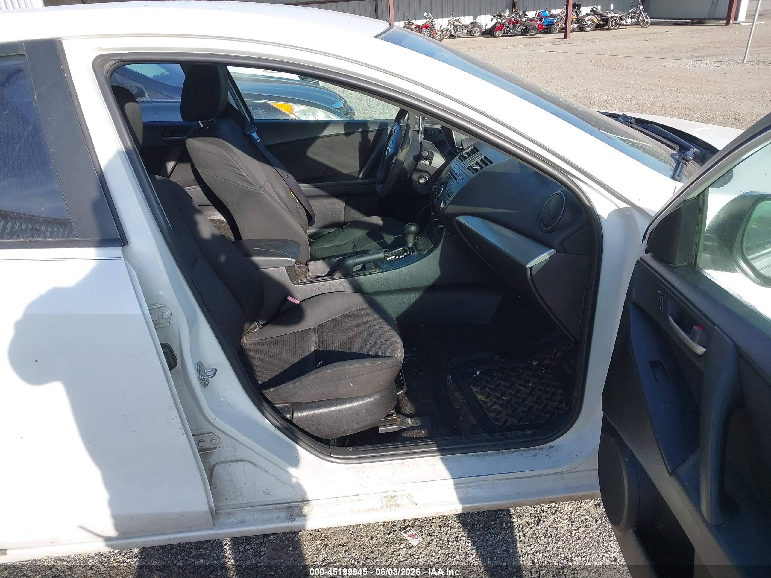 2013 Mazda Mazda3 I Sport White vin: JM1BL1U75D1834309