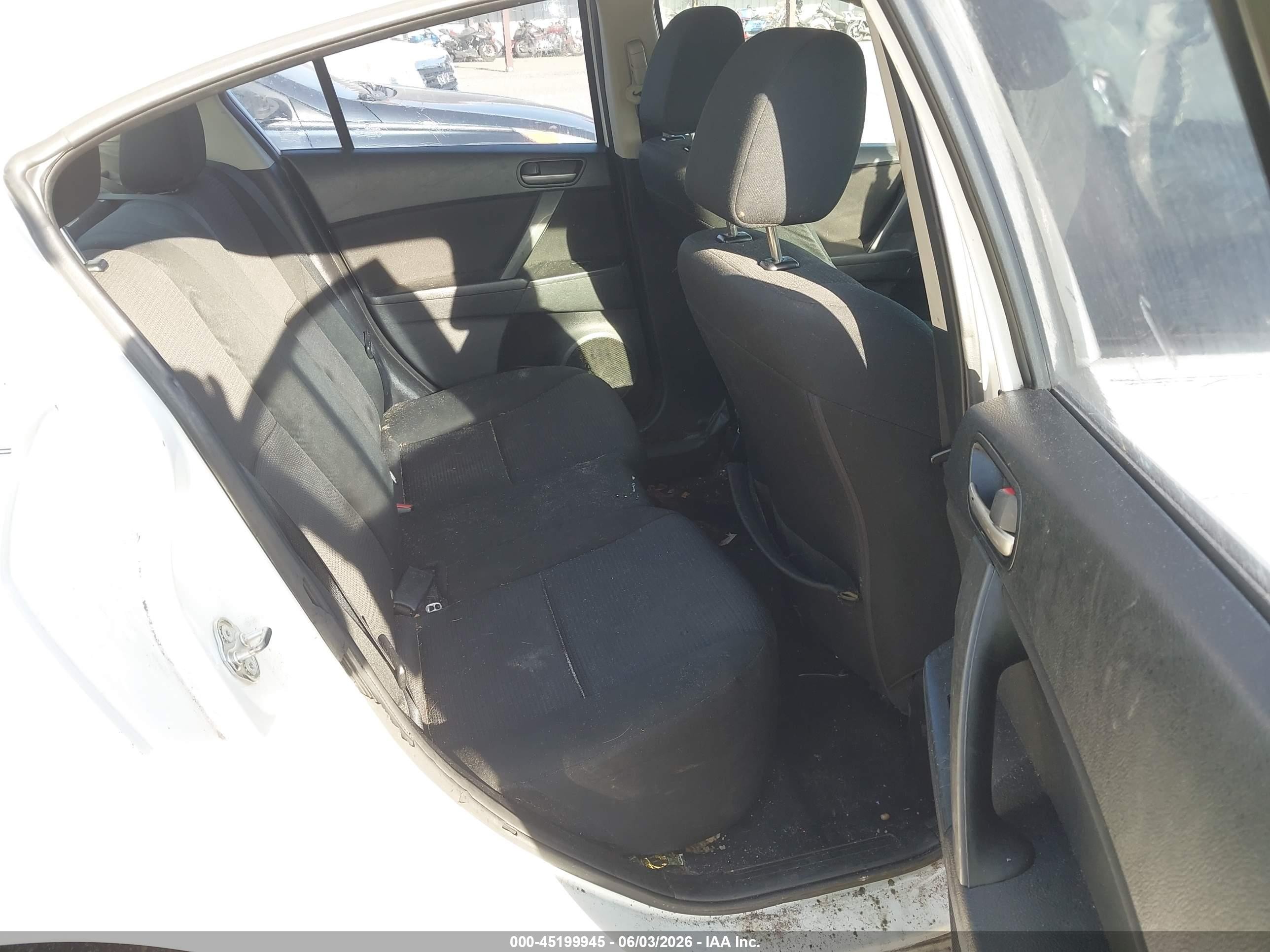 2013 Mazda Mazda3 I Sport White vin: JM1BL1U75D1834309