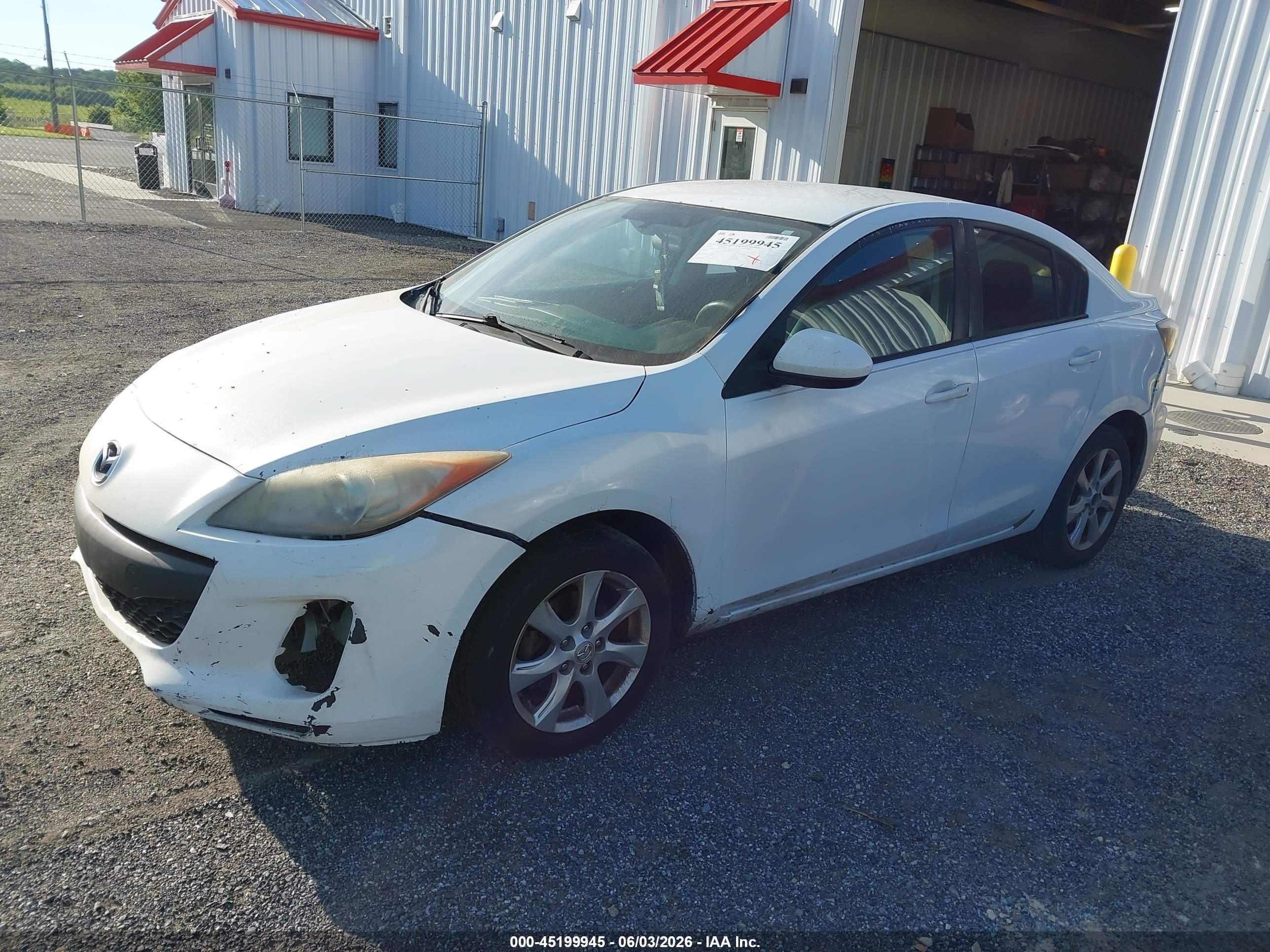 2013 Mazda Mazda3 I Sport White vin: JM1BL1U75D1834309
