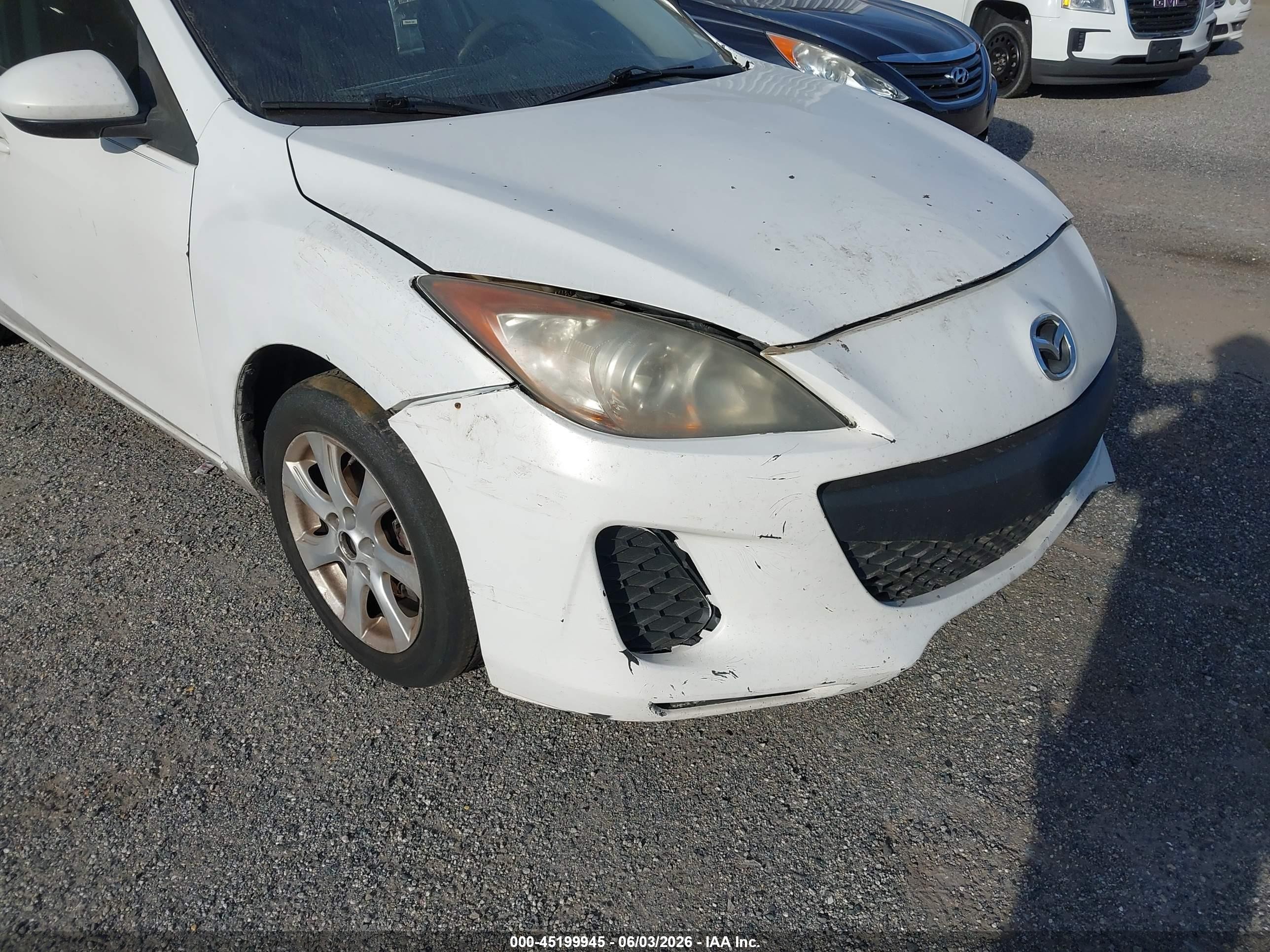 2013 Mazda Mazda3 I Sport White vin: JM1BL1U75D1834309