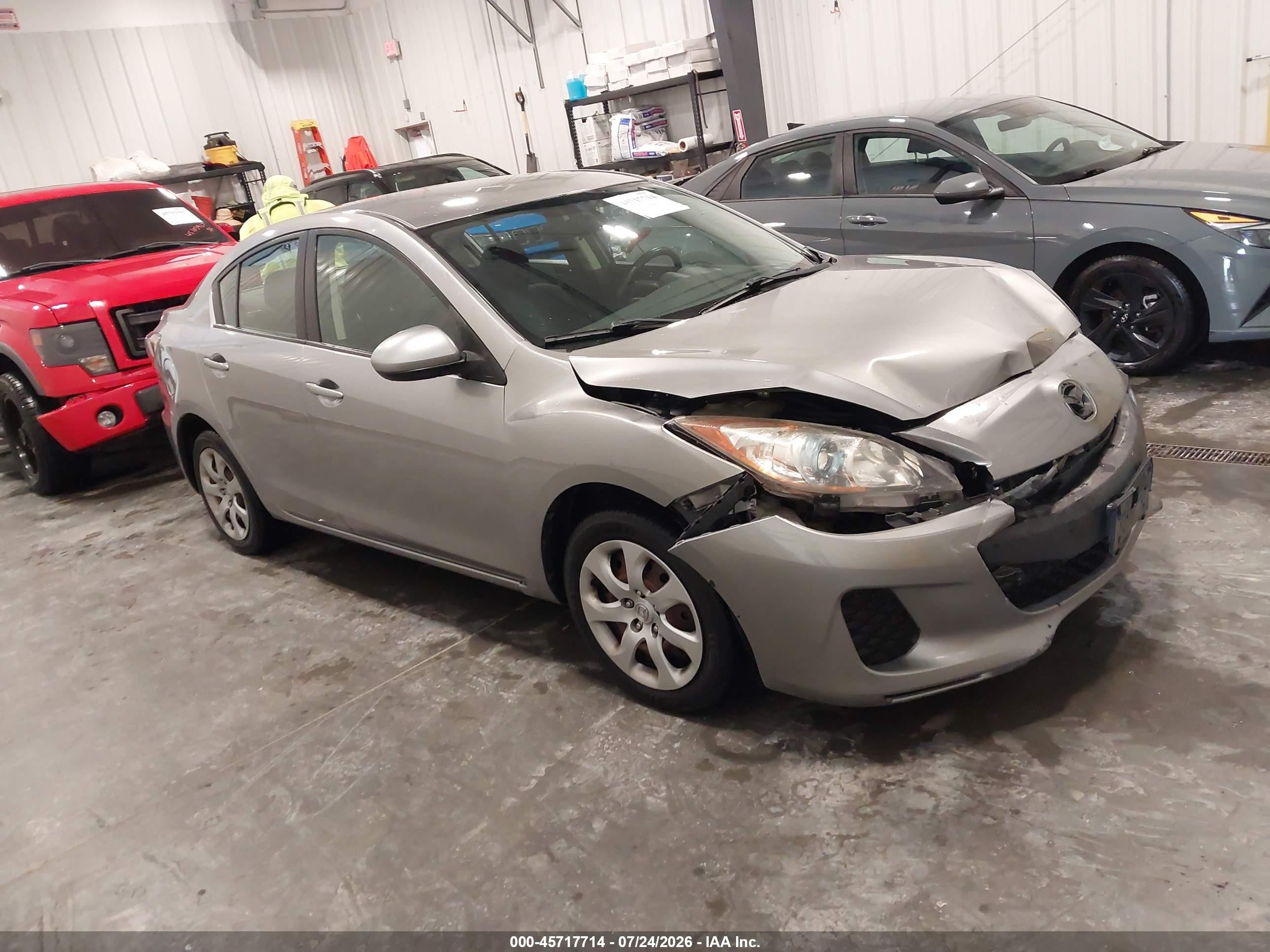 2013 Mazda Mazda3 I Sport Silver vin: JM1BL1U76D1714261