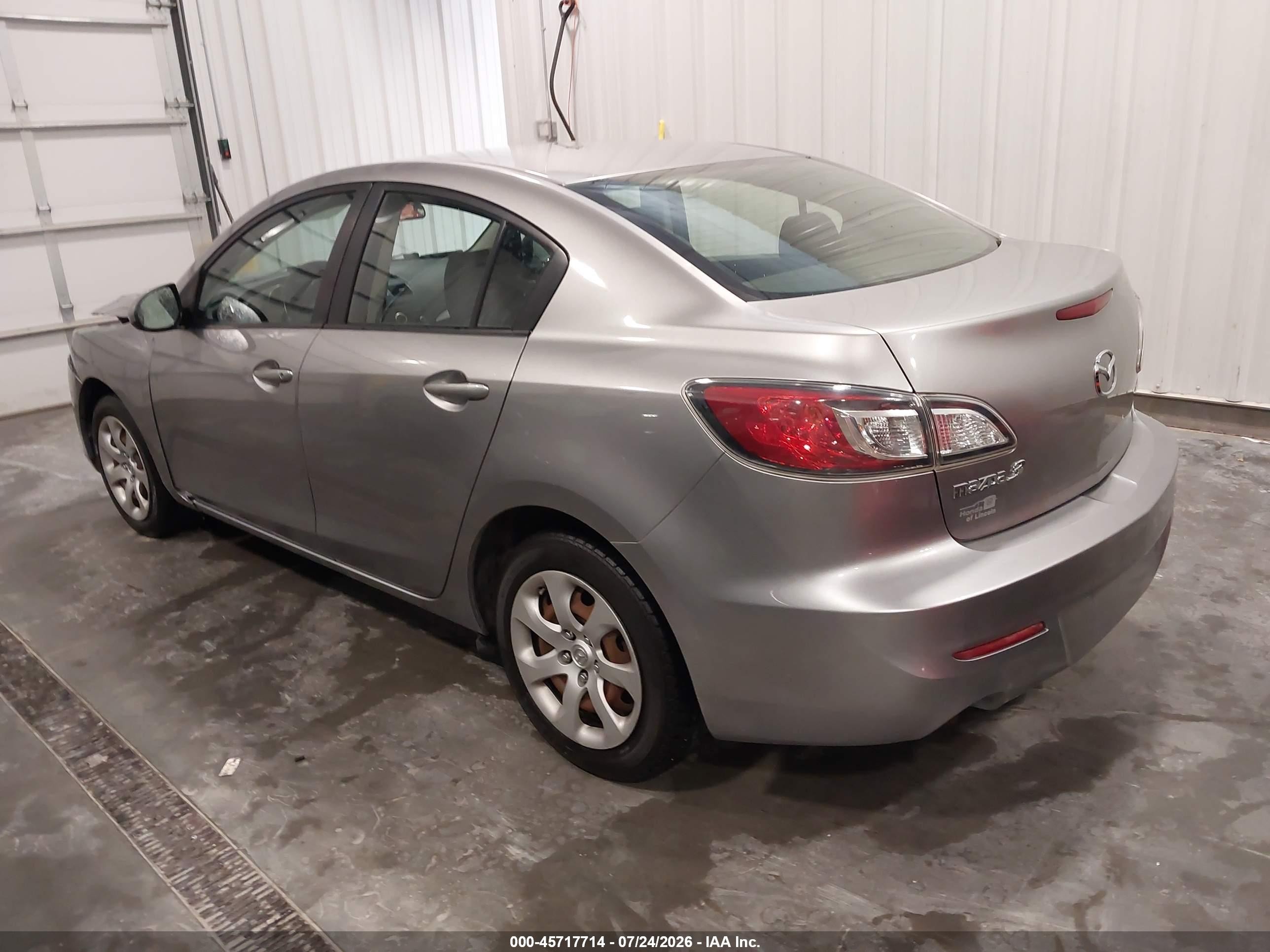 2013 Mazda Mazda3 I Sport Silver vin: JM1BL1U76D1714261