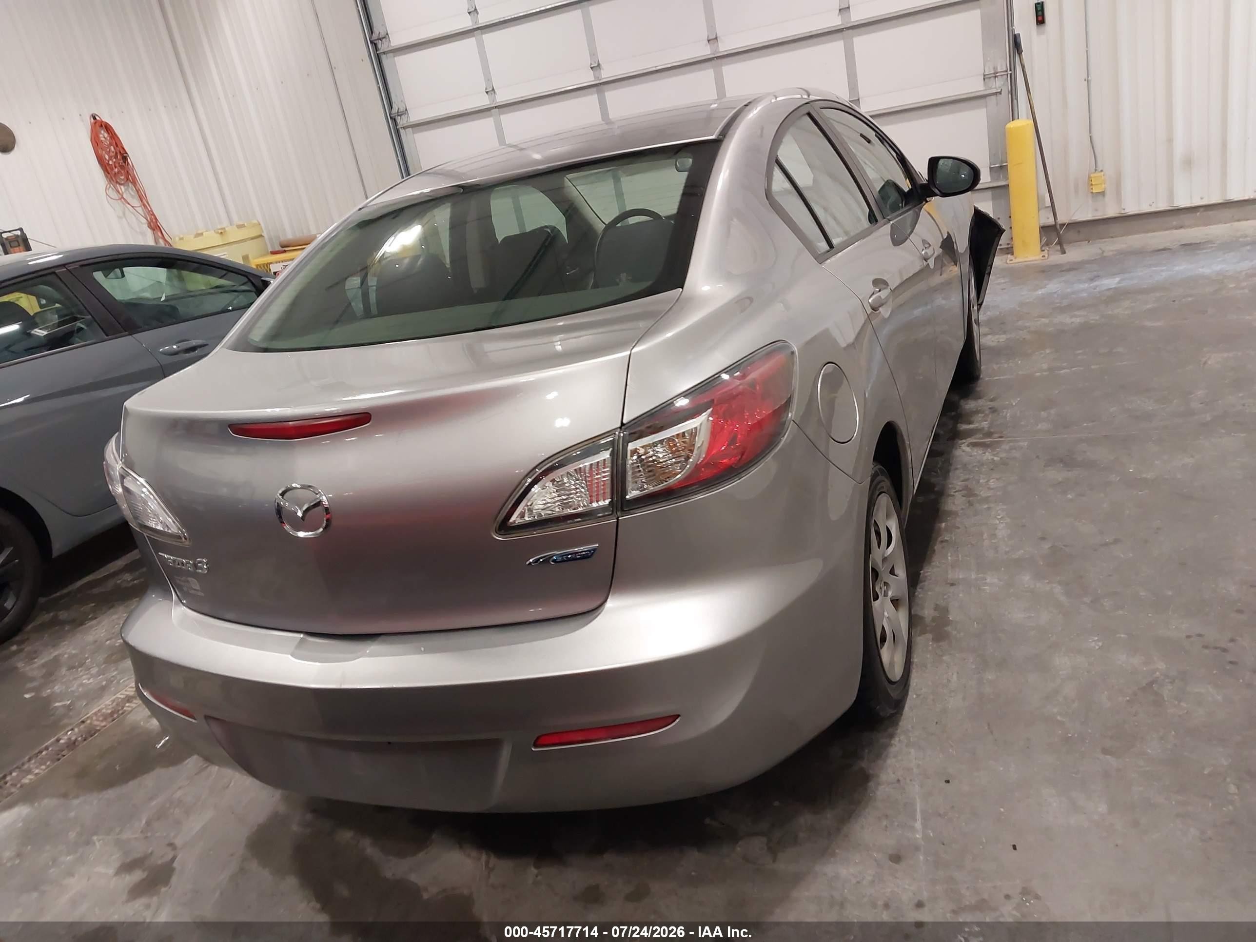 2013 Mazda Mazda3 I Sport Silver vin: JM1BL1U76D1714261