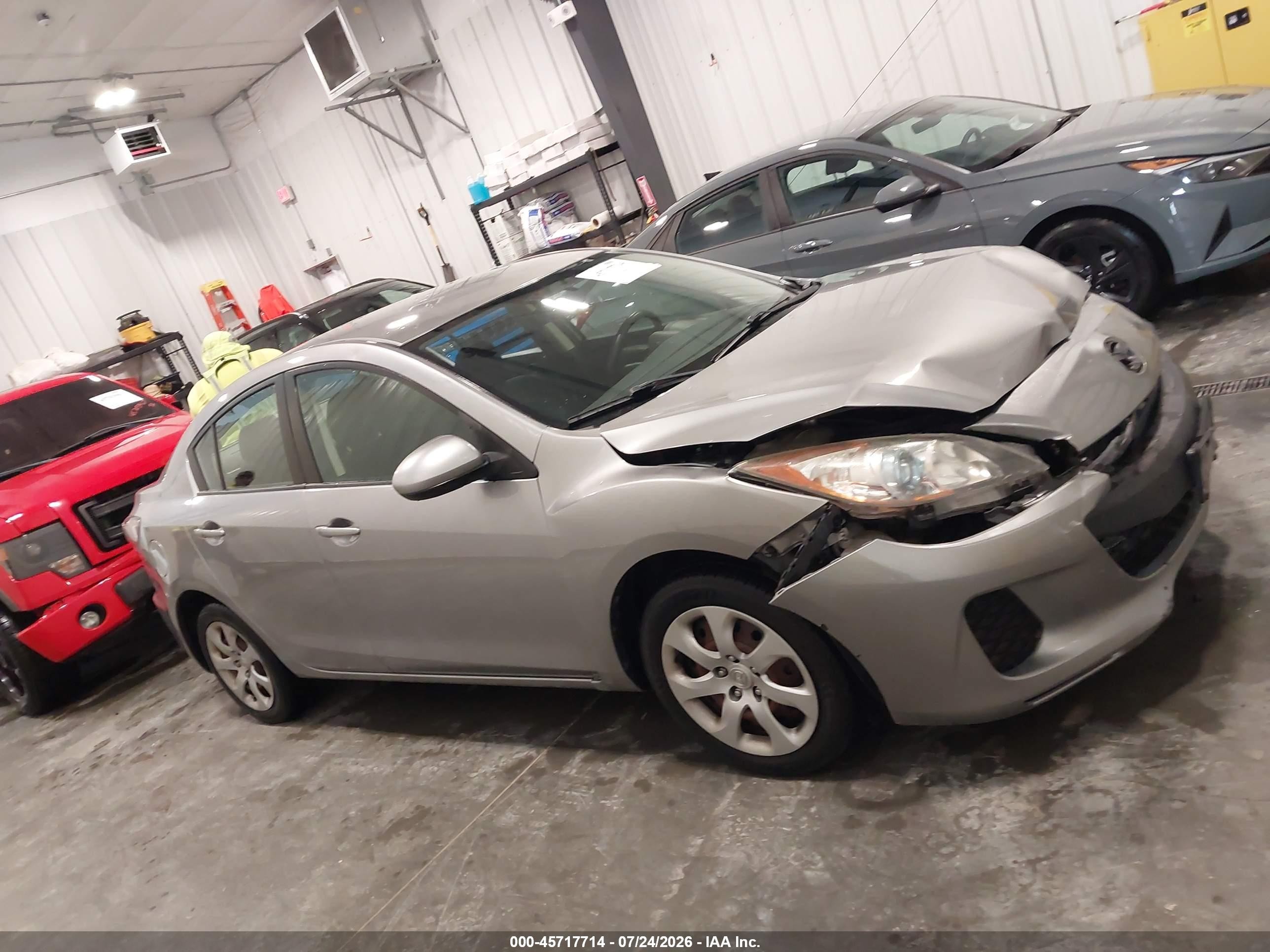 2013 Mazda Mazda3 I Sport Silver vin: JM1BL1U76D1714261