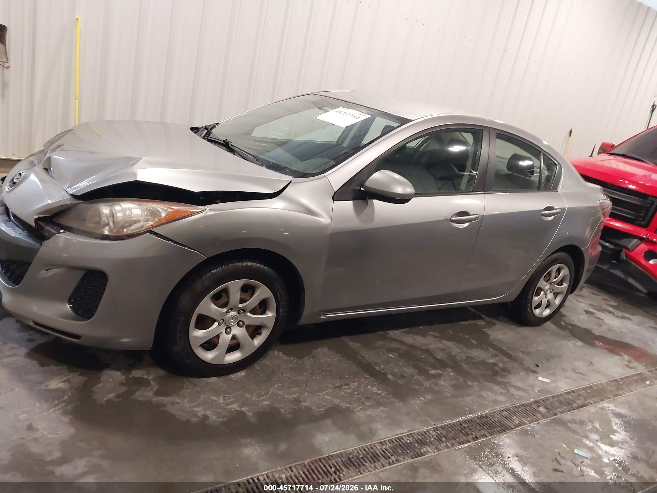 2013 Mazda Mazda3 I Sport Silver vin: JM1BL1U76D1714261