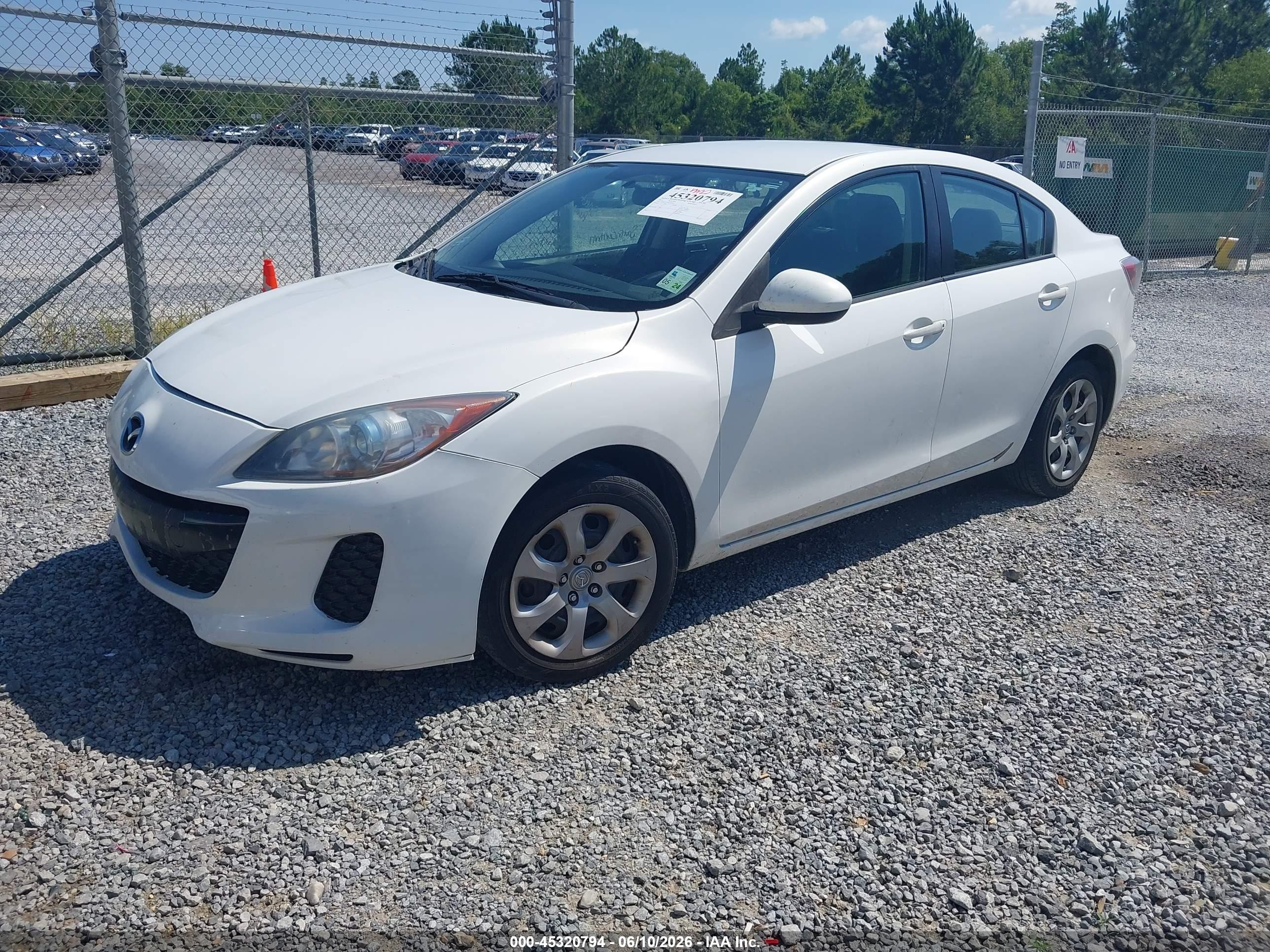 2013 Mazda Mazda3 I Sport White vin: JM1BL1U77D1705391