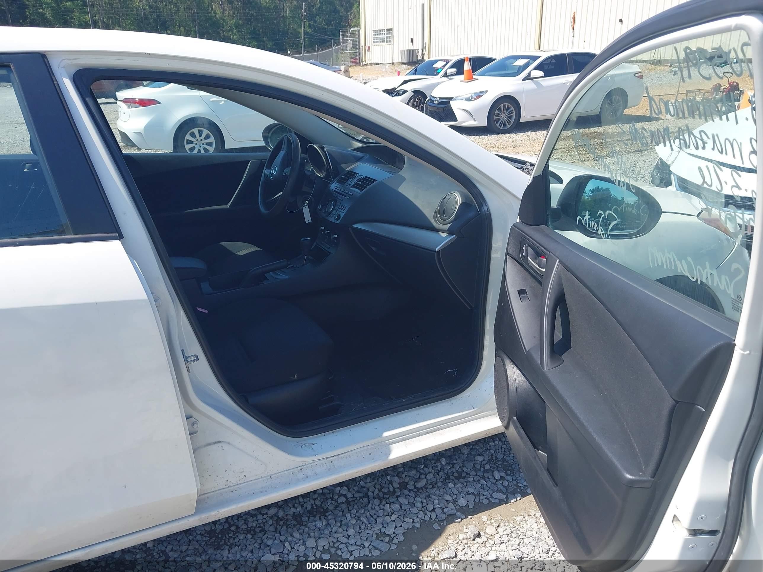2013 Mazda Mazda3 I Sport White vin: JM1BL1U77D1705391