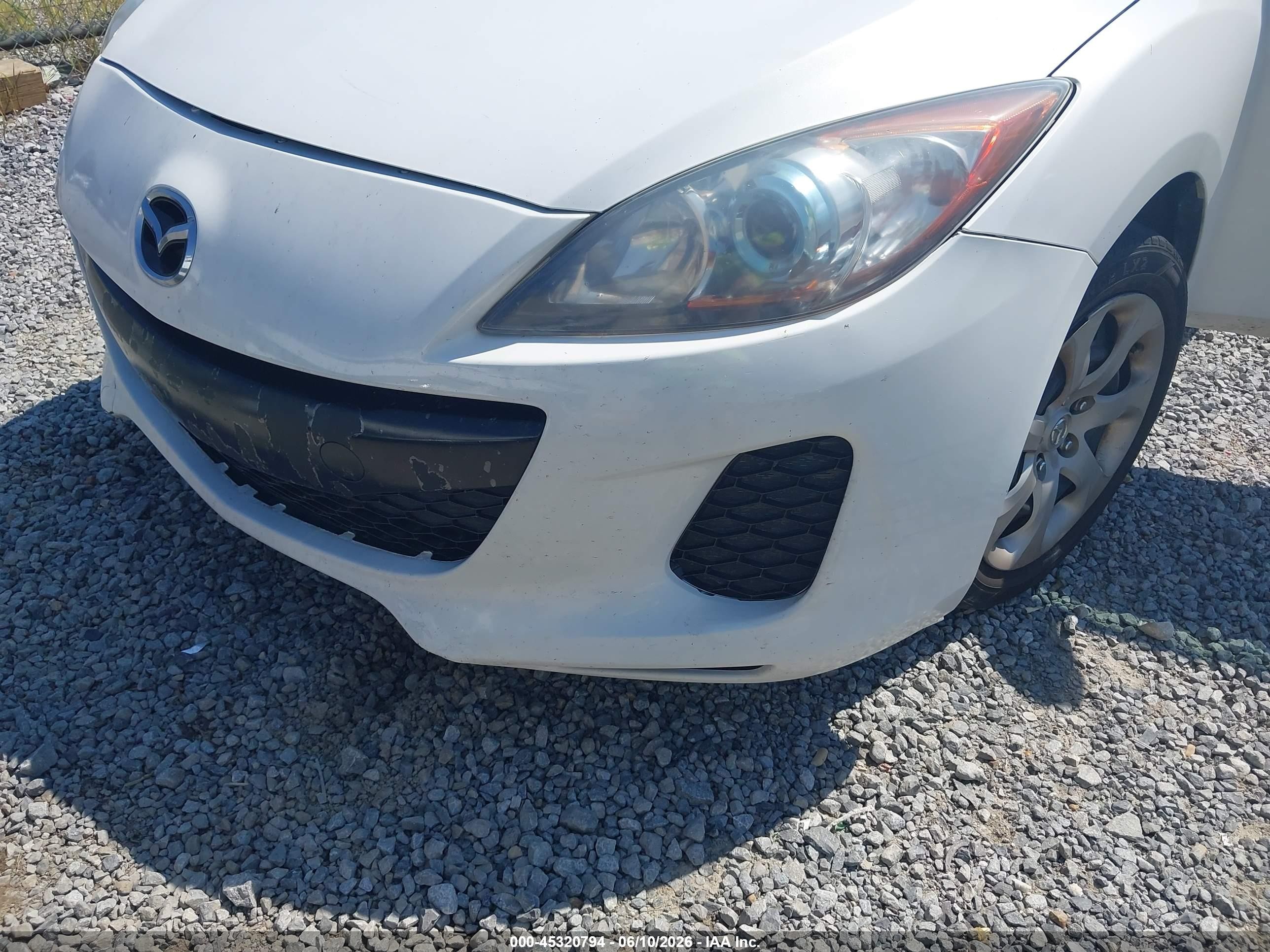 2013 Mazda Mazda3 I Sport White vin: JM1BL1U77D1705391