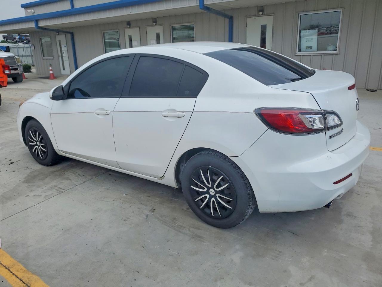 2013 Mazda Mazda 3 White vin: JM1BL1U77D1718240