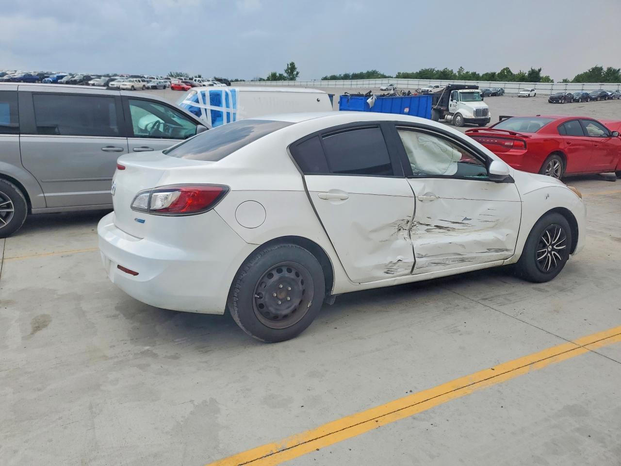2013 Mazda Mazda 3 White vin: JM1BL1U77D1718240