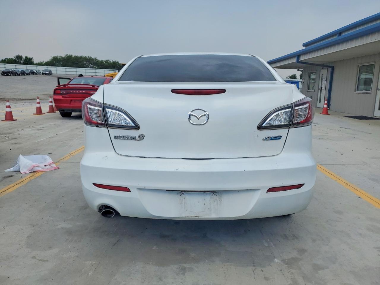 2013 Mazda Mazda 3 White vin: JM1BL1U77D1718240