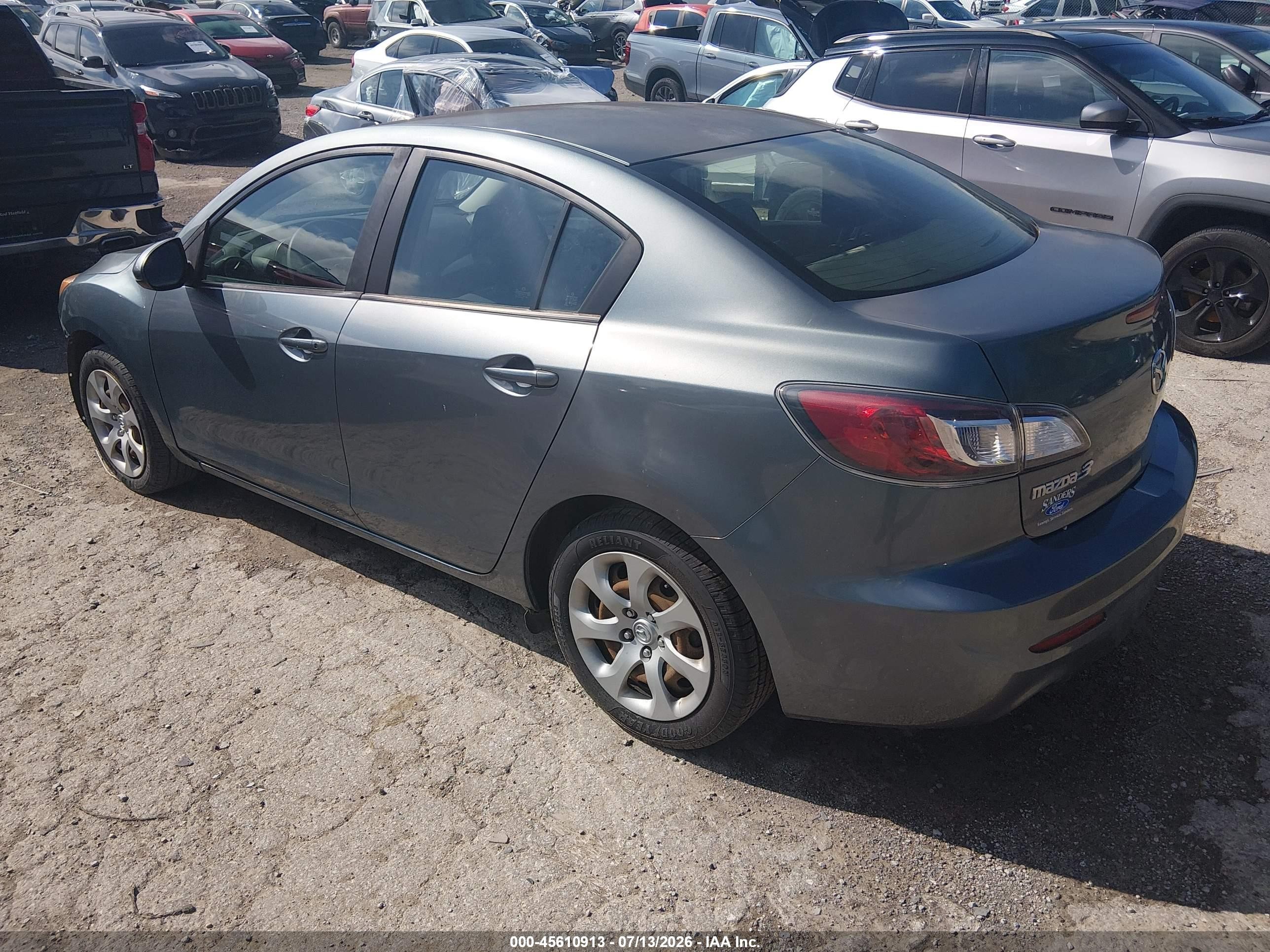 2013 Mazda Mazda3 I Sport Синий vin: JM1BL1U78D1703830