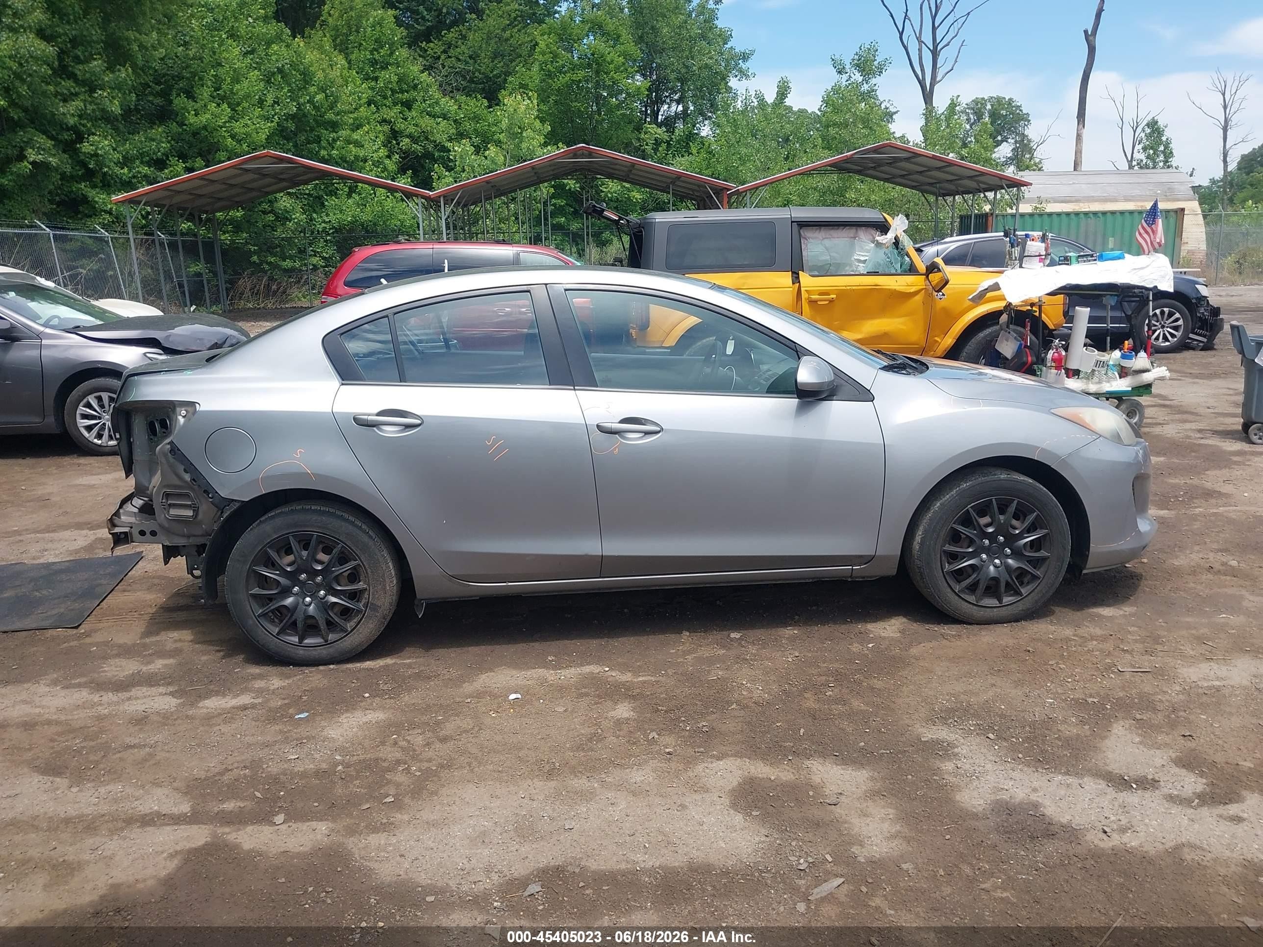 2013 Mazda Mazda3 I Sport Silver vin: JM1BL1U79D1705716