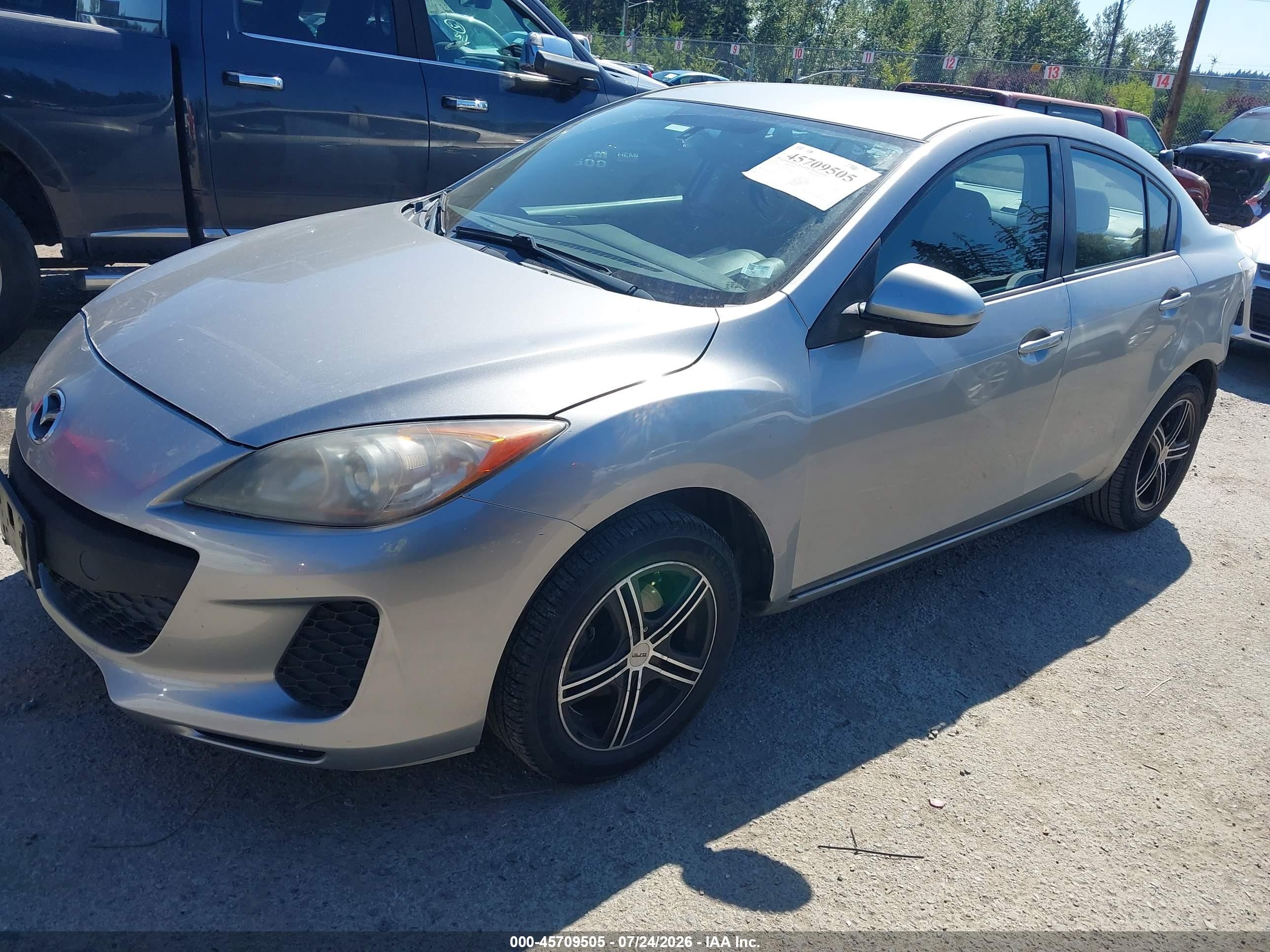 2013 Mazda Mazda3 I Sport Silver vin: JM1BL1U79D1832613