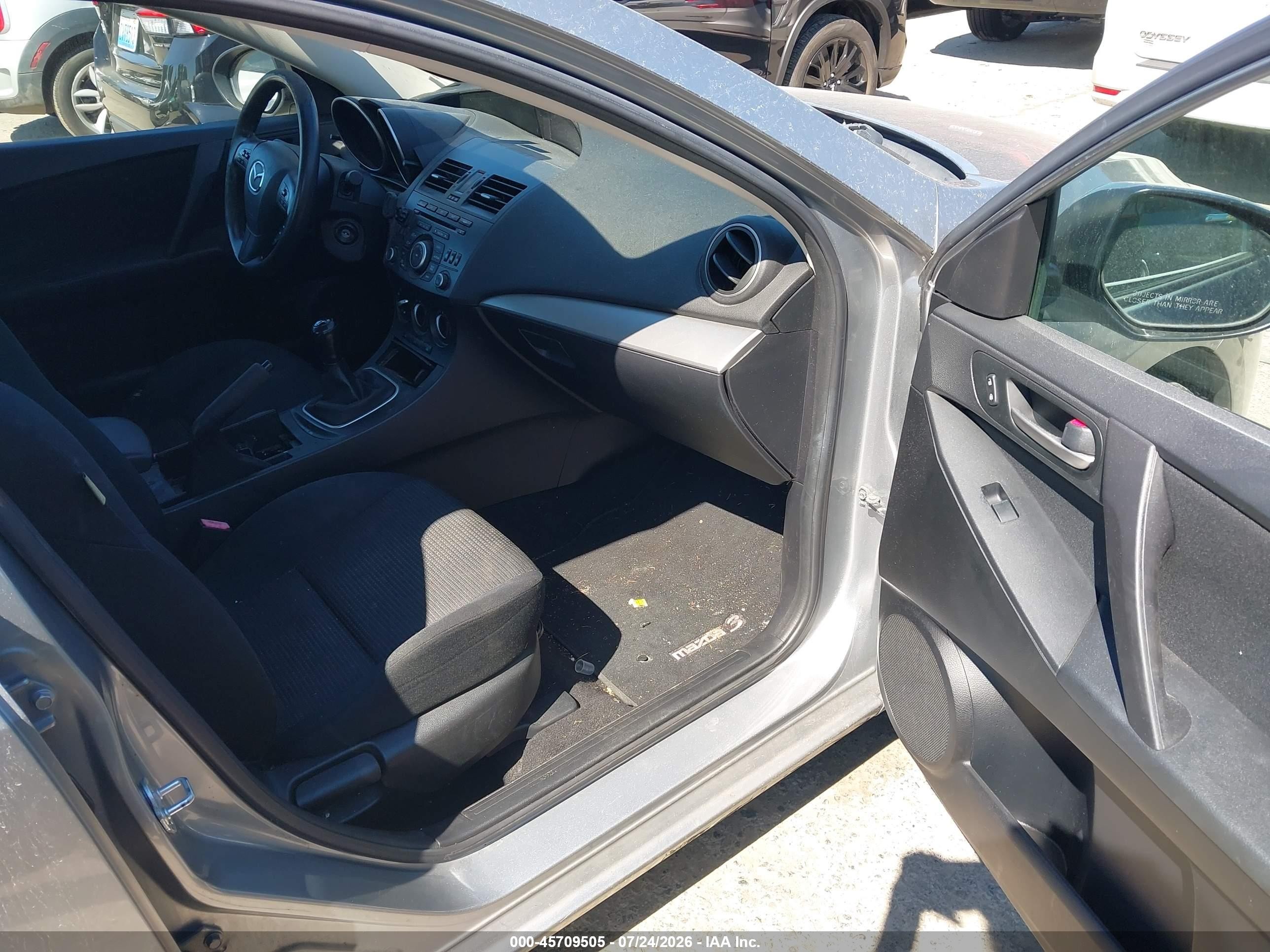 2013 Mazda Mazda3 I Sport Silver vin: JM1BL1U79D1832613