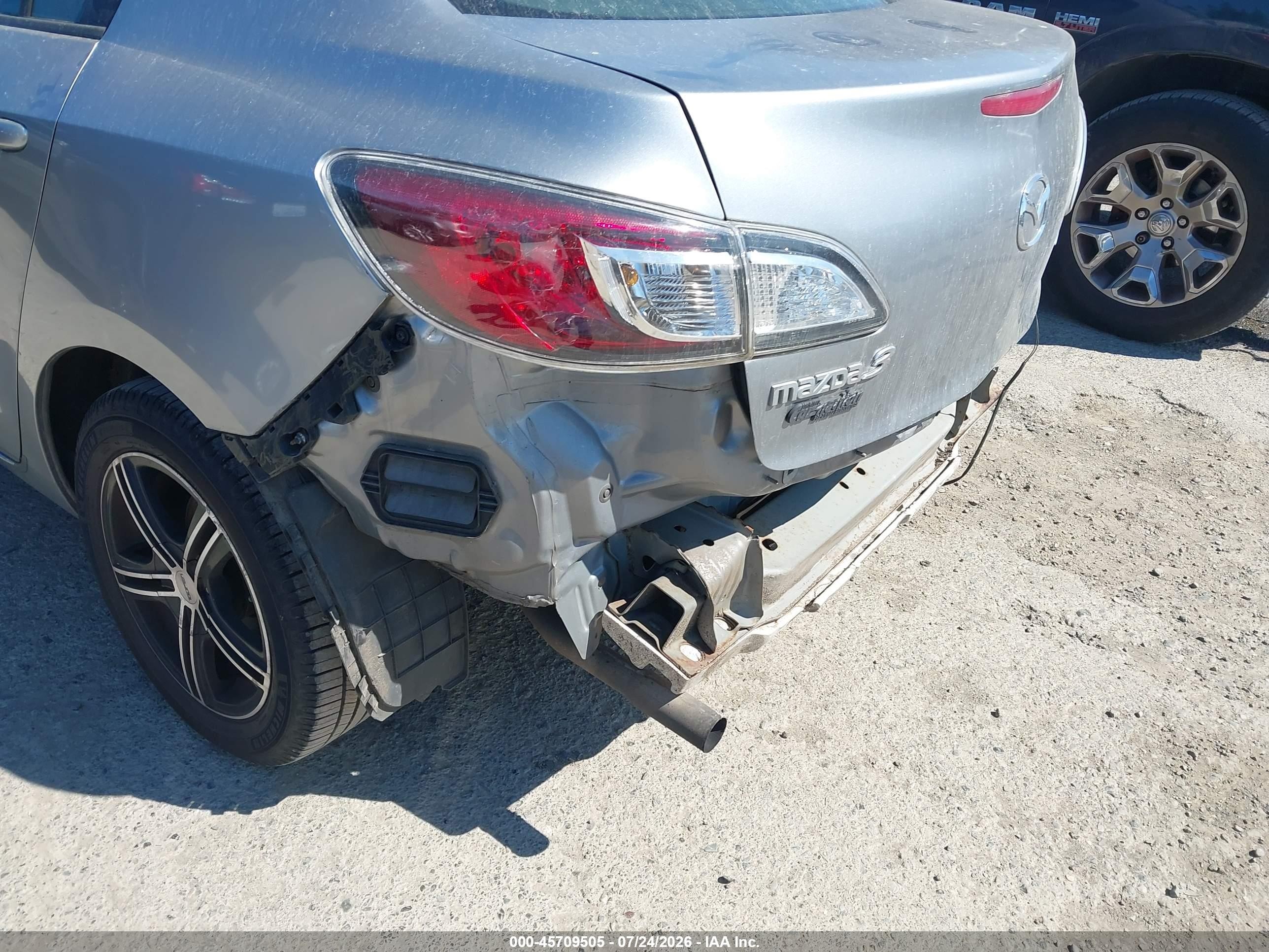 2013 Mazda Mazda3 I Sport Silver vin: JM1BL1U79D1832613