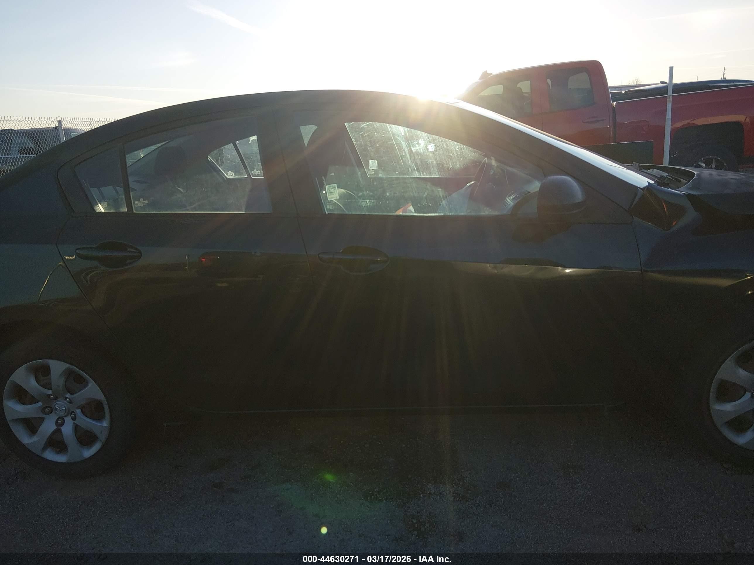 2013 Mazda Mazda3 I Sport Black vin: JM1BL1U7XD1744251