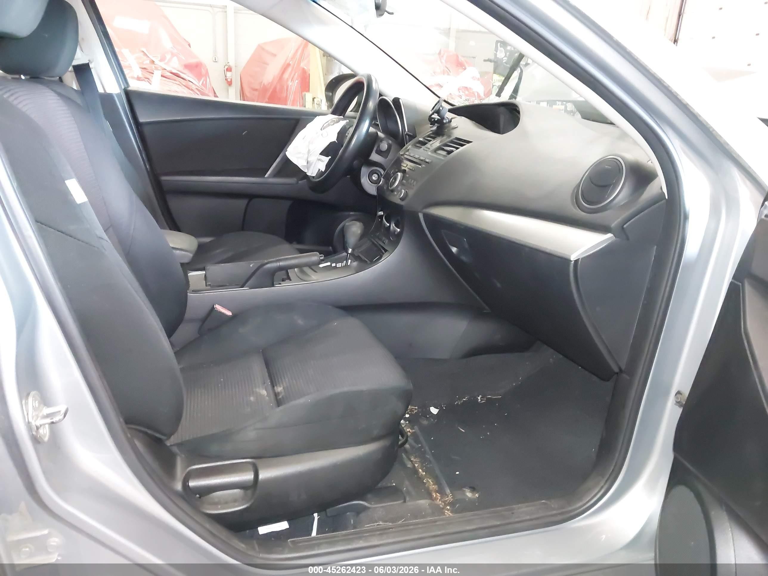 2013 Mazda Mazda3 I Sport Gray vin: JM1BL1U82D1701774