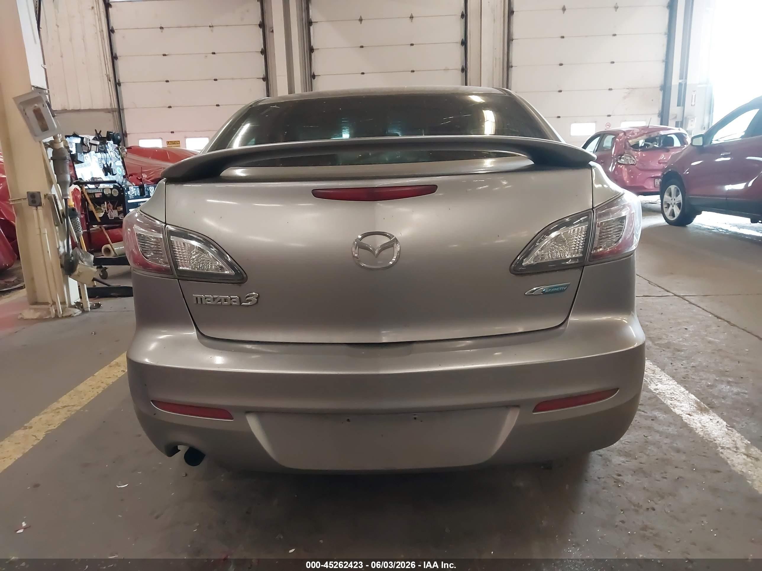 2013 Mazda Mazda3 I Sport Gray vin: JM1BL1U82D1701774