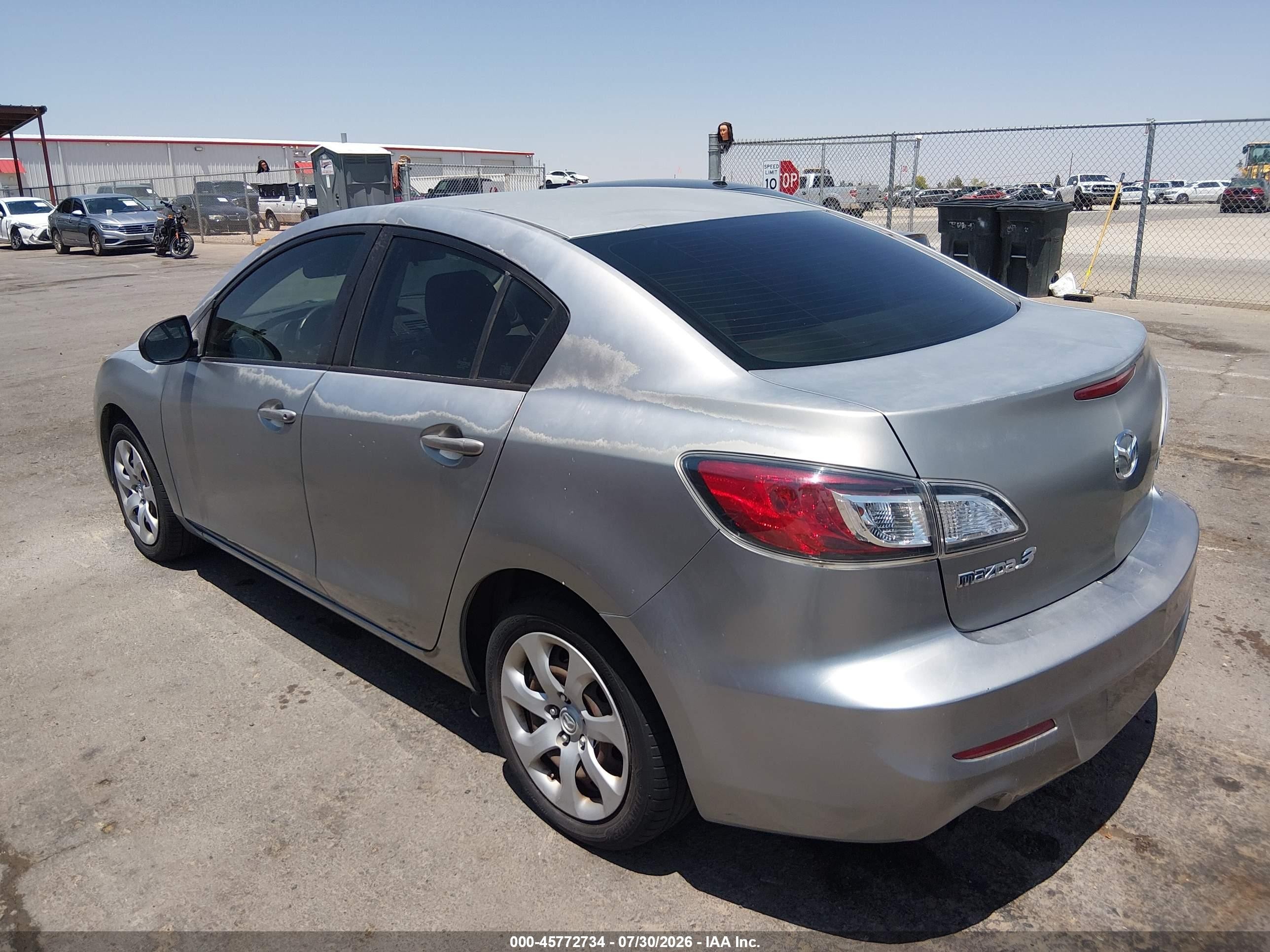 2013 Mazda Mazda3 I Sport Silver vin: JM1BL1U82D1702312