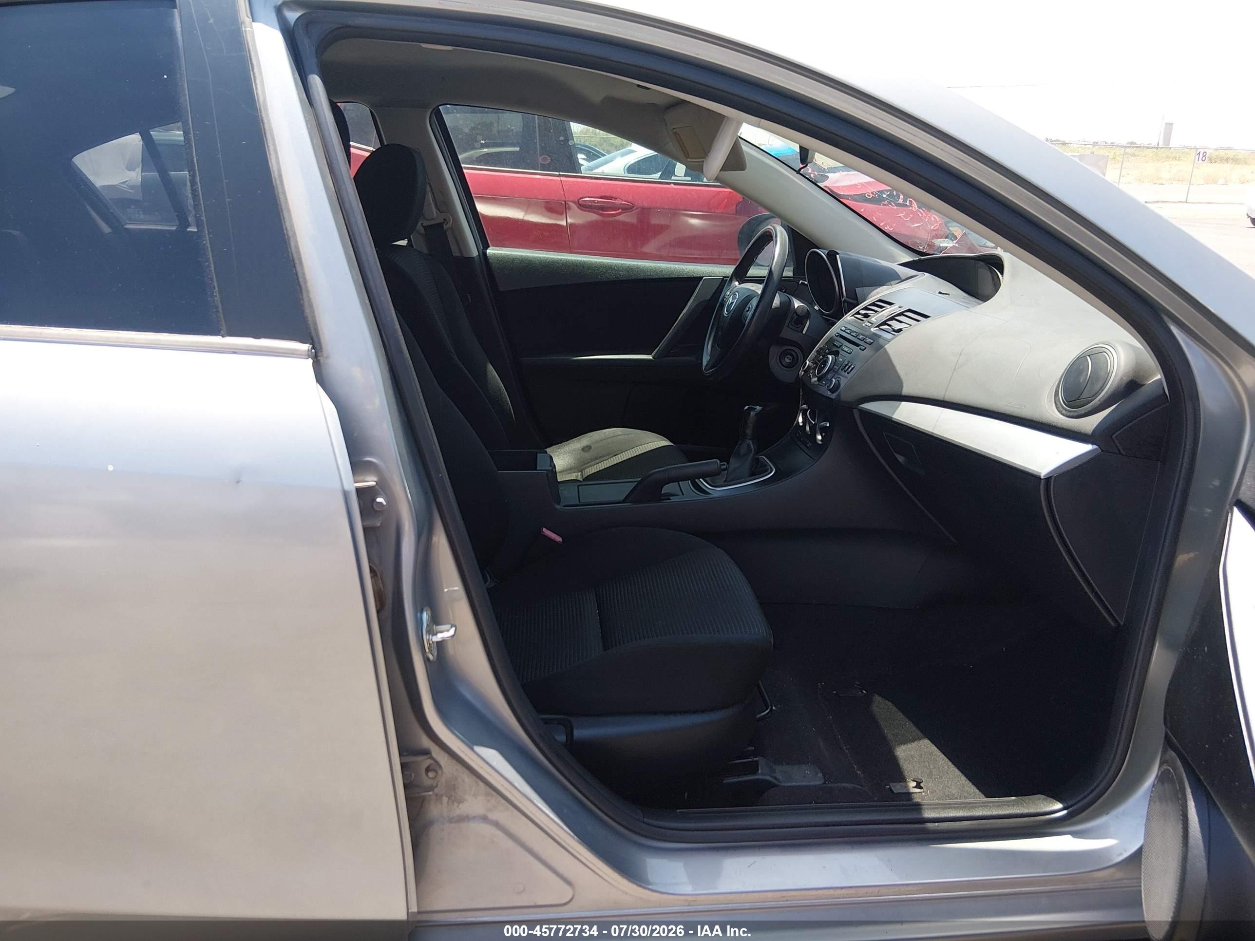 2013 Mazda Mazda3 I Sport Silver vin: JM1BL1U82D1702312