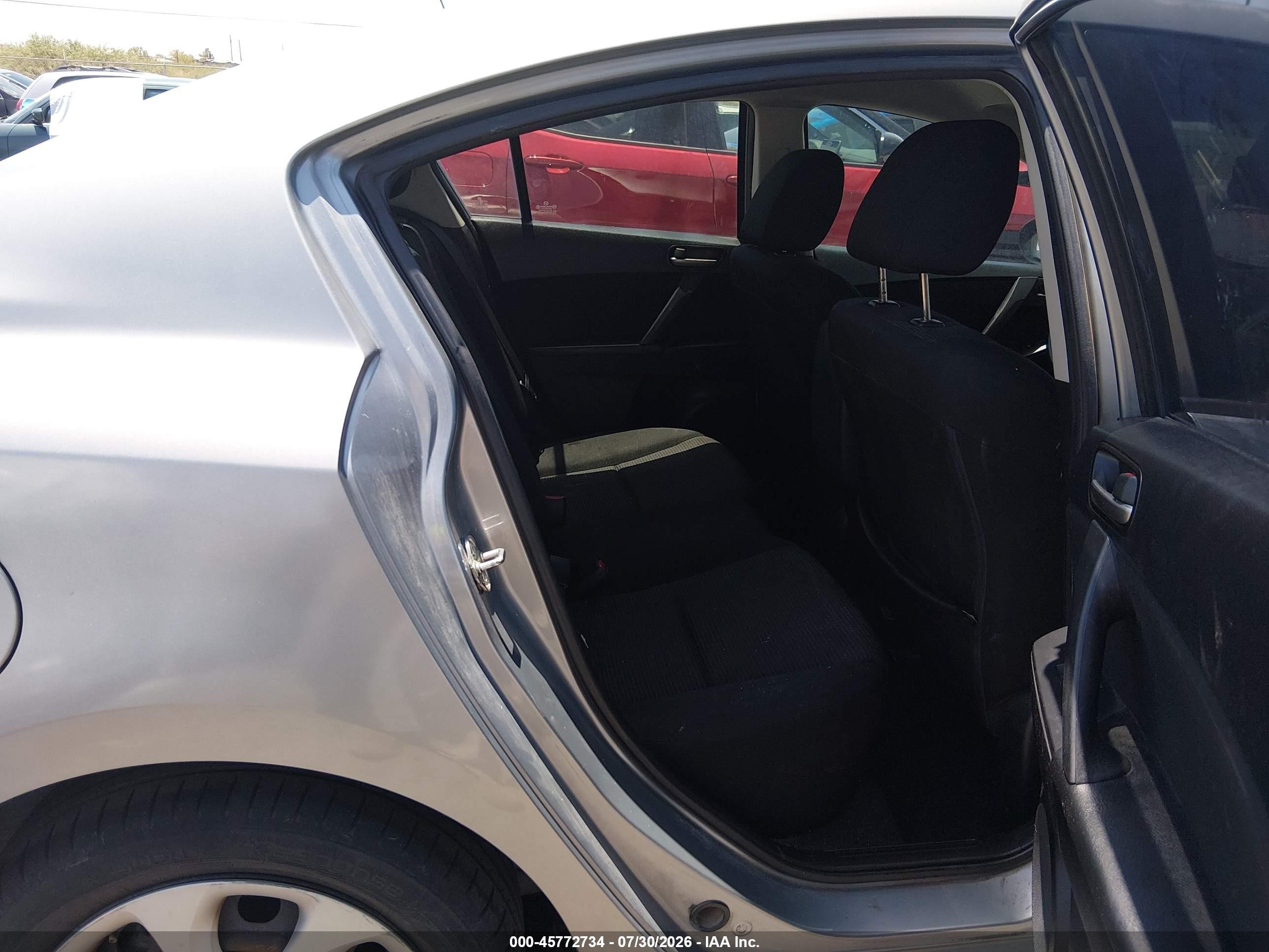 2013 Mazda Mazda3 I Sport Silver vin: JM1BL1U82D1702312