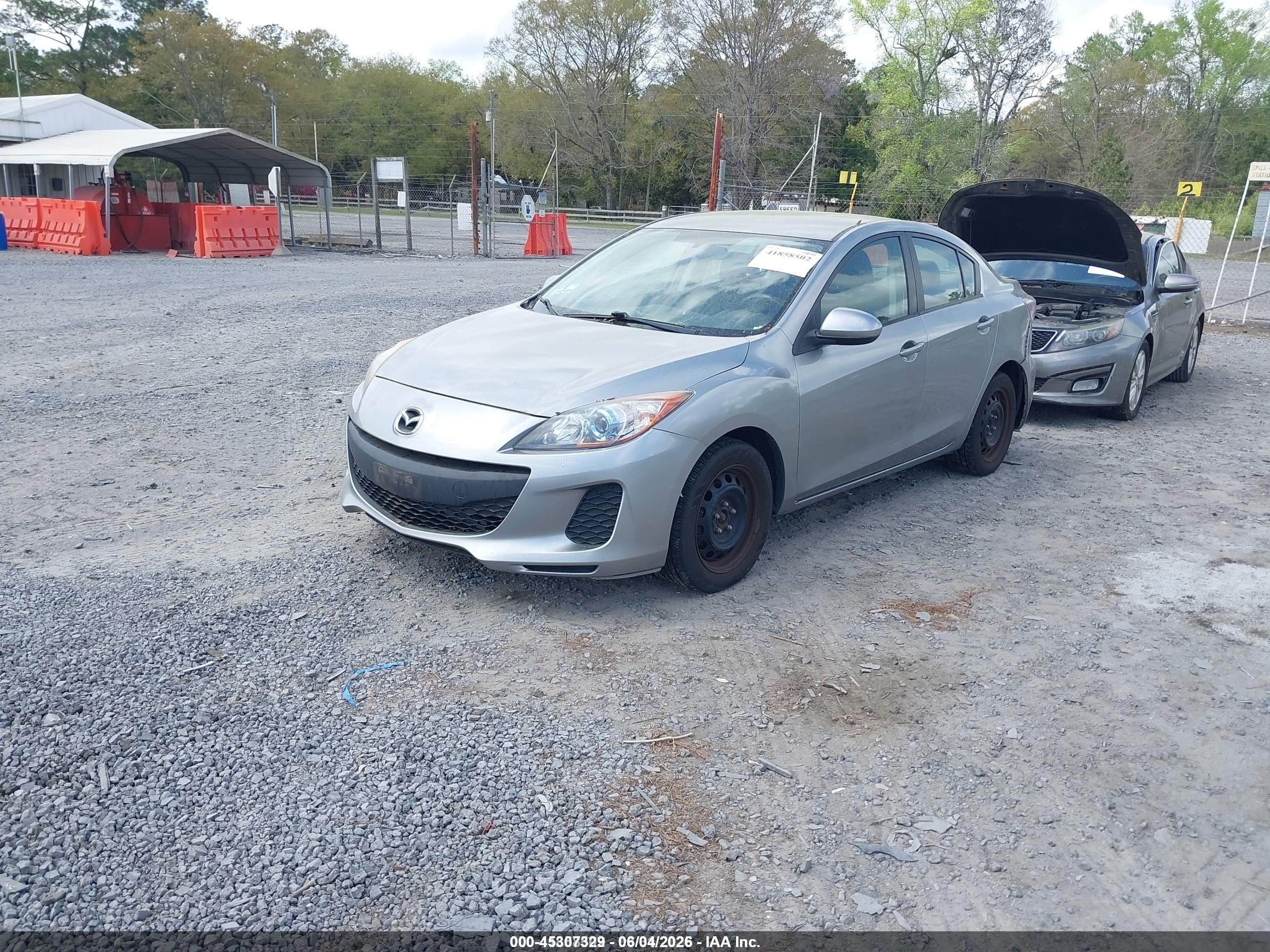 2013 Mazda Mazda3 I Sport Красный vin: JM1BL1U83D1705378